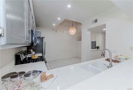 San Pedro, California, 90732, United States, 2 Bedrooms Bedrooms, ,3 BathroomsBathrooms,Residential,For Sale,1974009