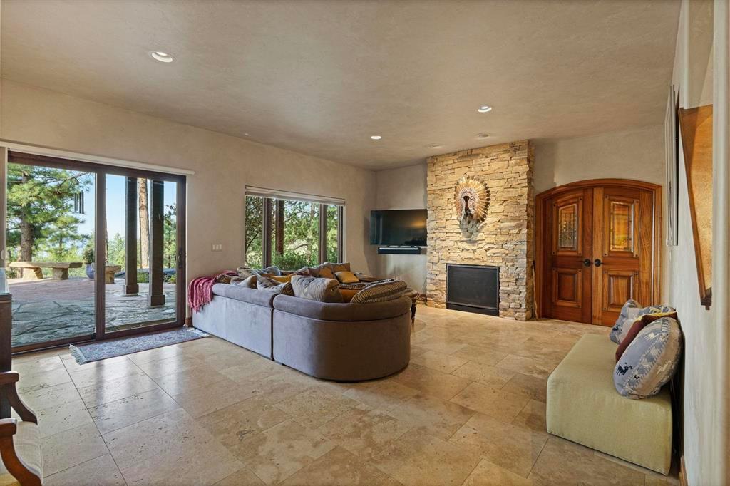Durango, Colorado, 81301, United States, 4 Bedrooms Bedrooms, ,4 BathroomsBathrooms,Residential,For Sale,1938986