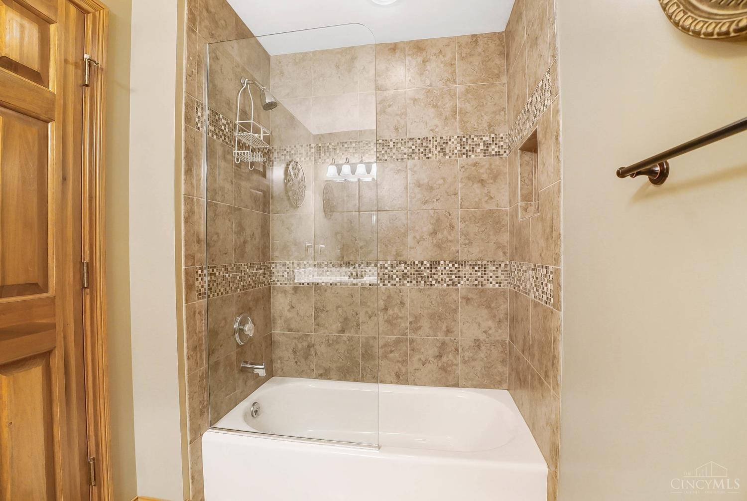 Hamilton, Ohio, 45013, United States, 4 Bedrooms Bedrooms, ,4 BathroomsBathrooms,Residential,For Sale,2000697