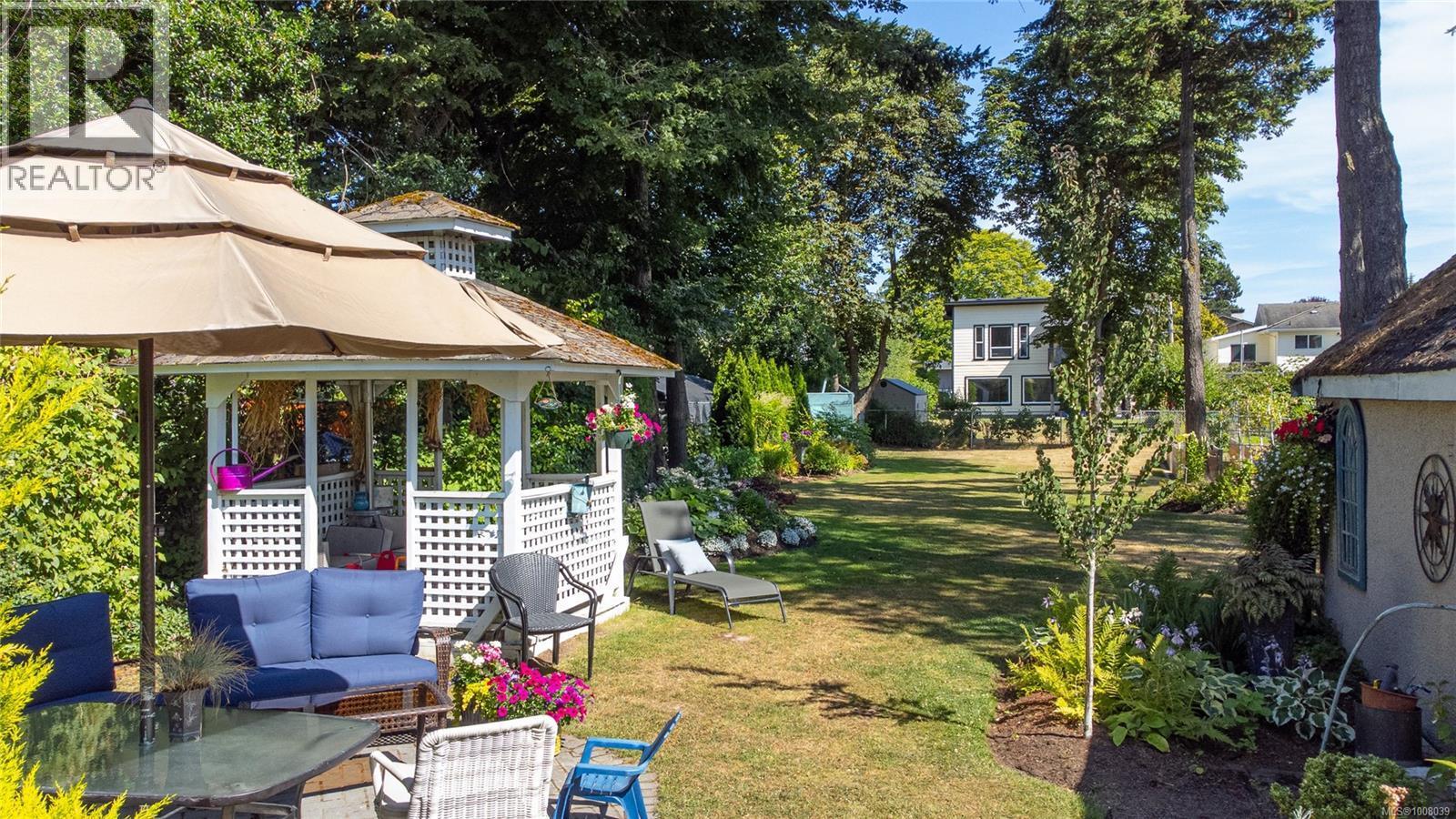 SAANICH, British Columbia, V8Z 3T7, CA, 2 Bedrooms Bedrooms, ,2 BathroomsBathrooms,Residential,For Sale,1948861
