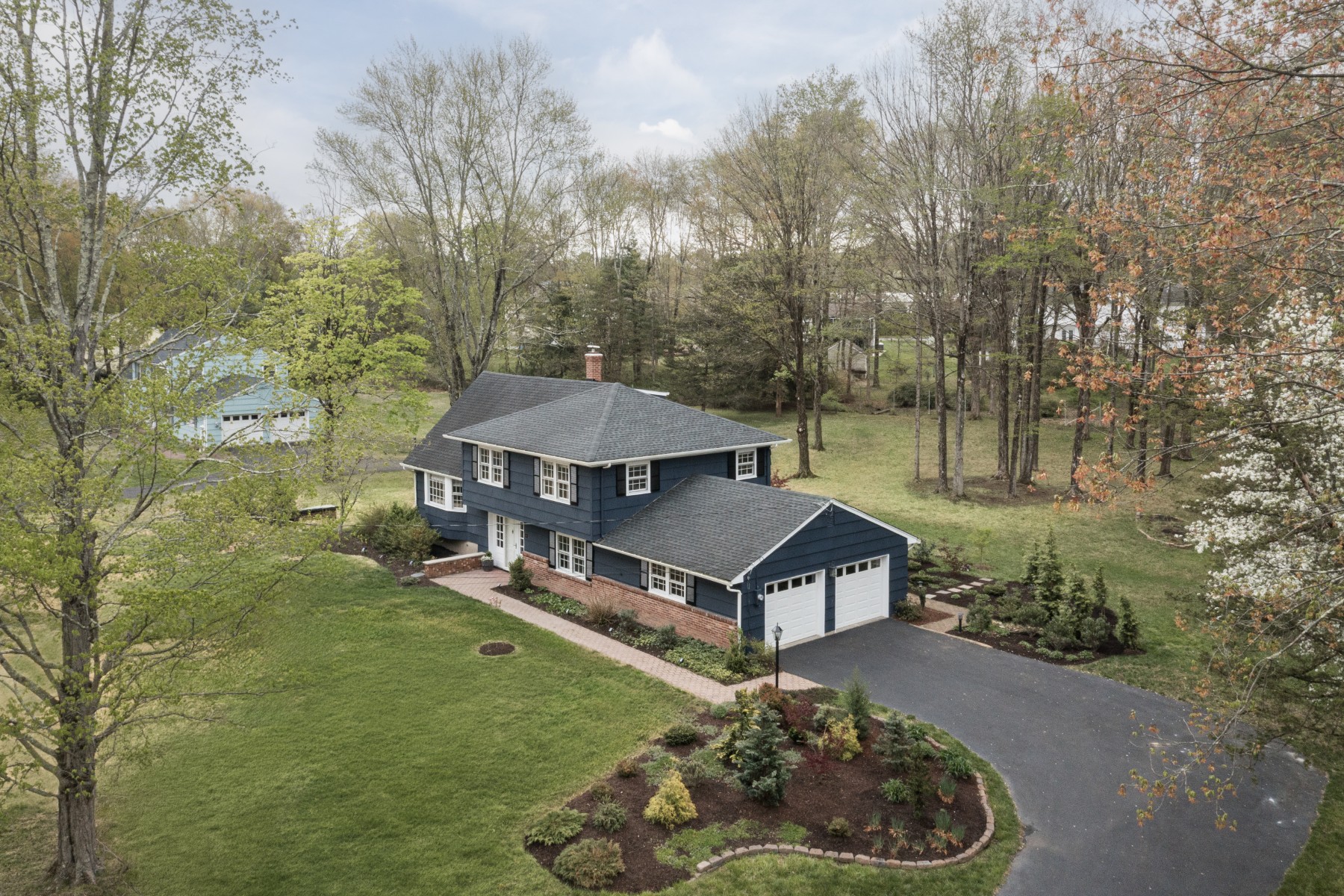  Beautifully Renovated Home with Beautiful Outdoor Setting - 物件實景