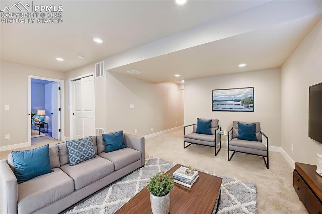 Colorado Springs, Colorado, 80925, United States, 5 Bedrooms Bedrooms, ,3 BathroomsBathrooms,Residential,For Sale,1850122