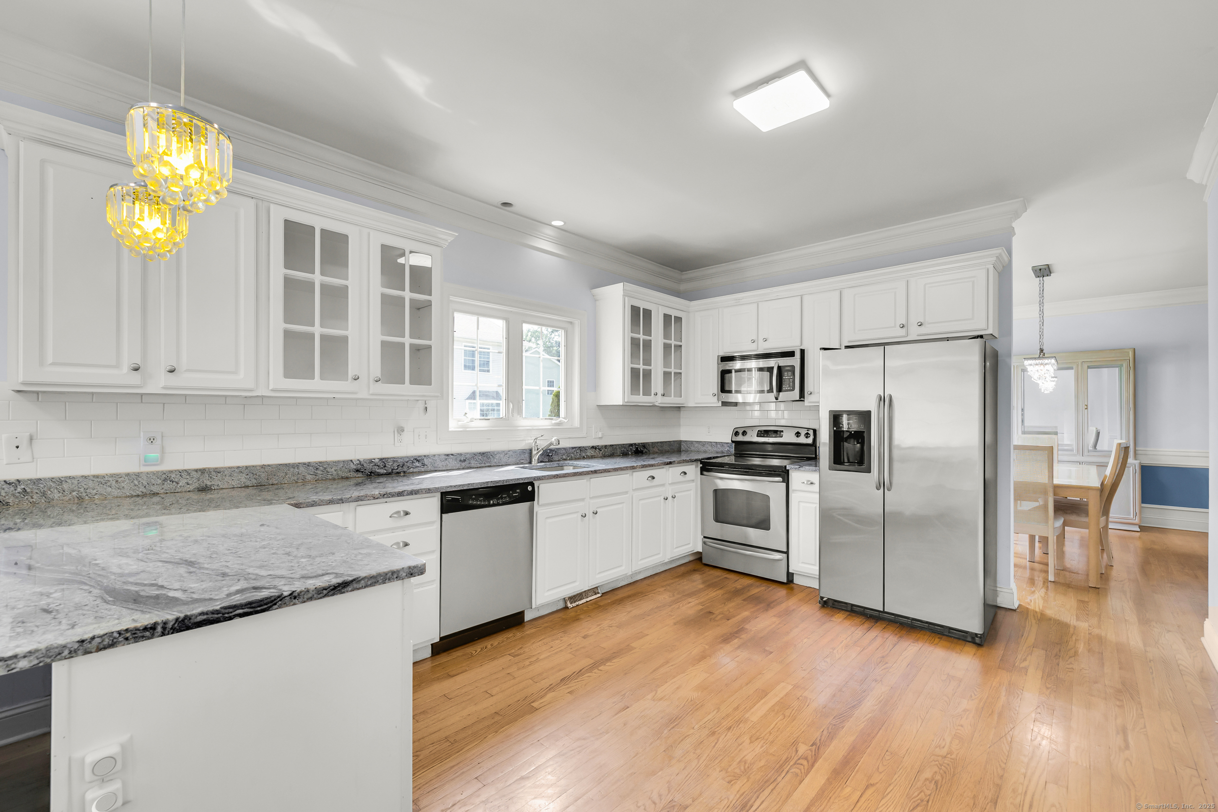 Stratford, Connecticut, 06614, United States, 5 Bedrooms Bedrooms, ,4 BathroomsBathrooms,Residential,For Sale,1896589