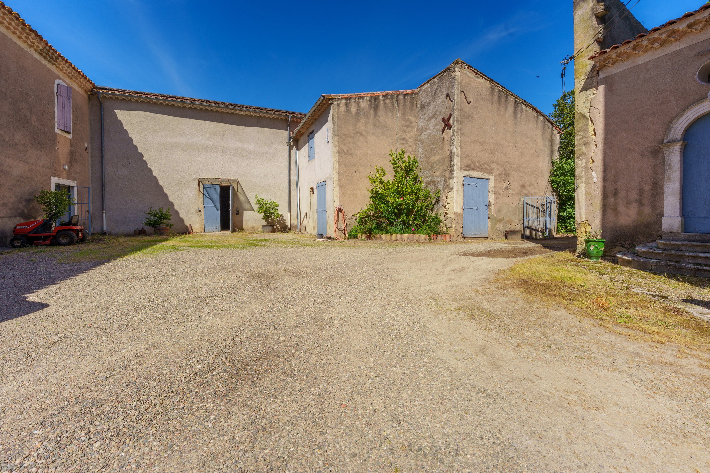  Exceptional vineyard estate – 75 hectares – Castle, grounds, swimming pool, and… - 物件實景