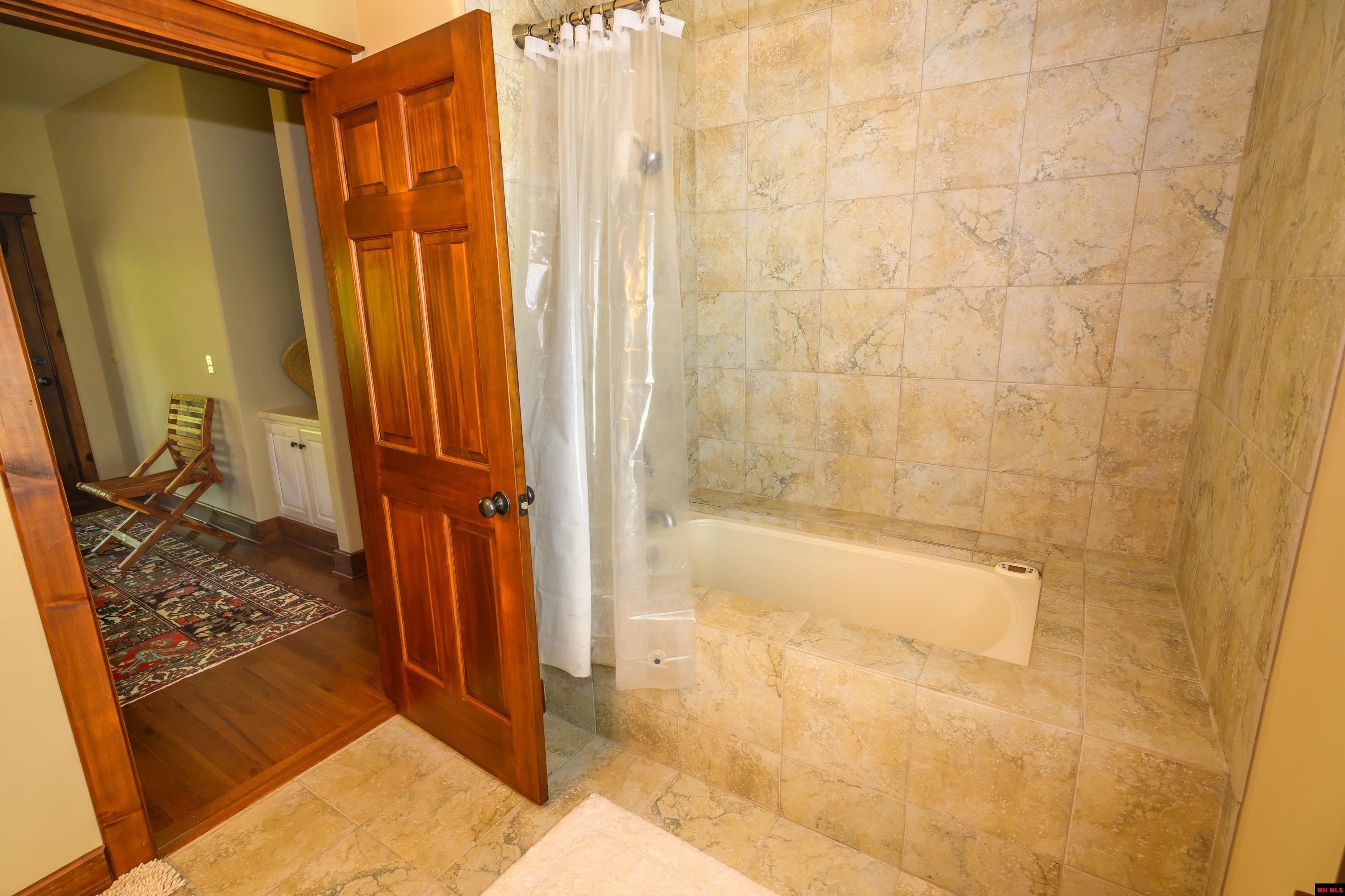 Norfork, Arkansas, 72658, United States, 3 Bedrooms Bedrooms, ,3 BathroomsBathrooms,Residential,For Sale,1921942