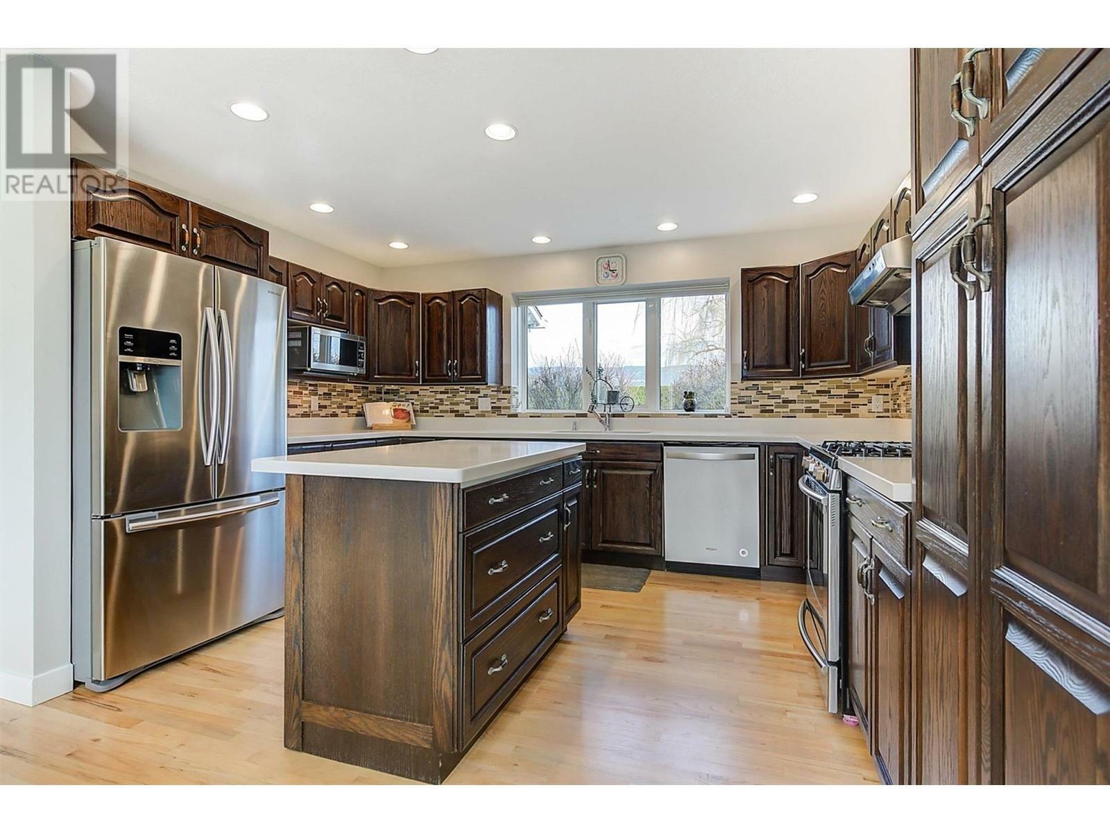 KELOWNA, British Columbia, V1V 2G6, CA, 5 Bedrooms Bedrooms, ,4 BathroomsBathrooms,Residential,For Sale,1838438