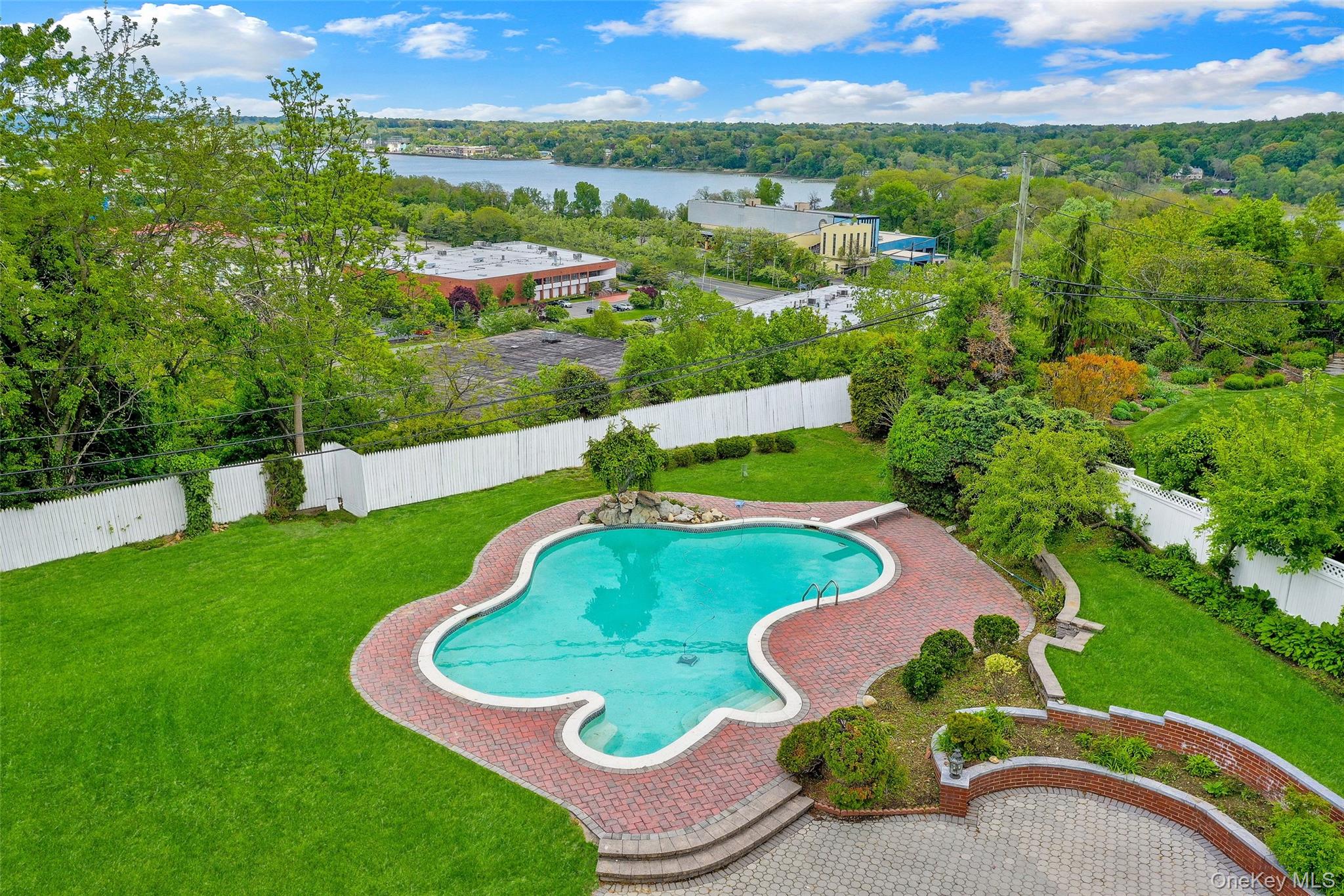  52 Woodland Road, Roslyn, NY 11576 - 物件實景