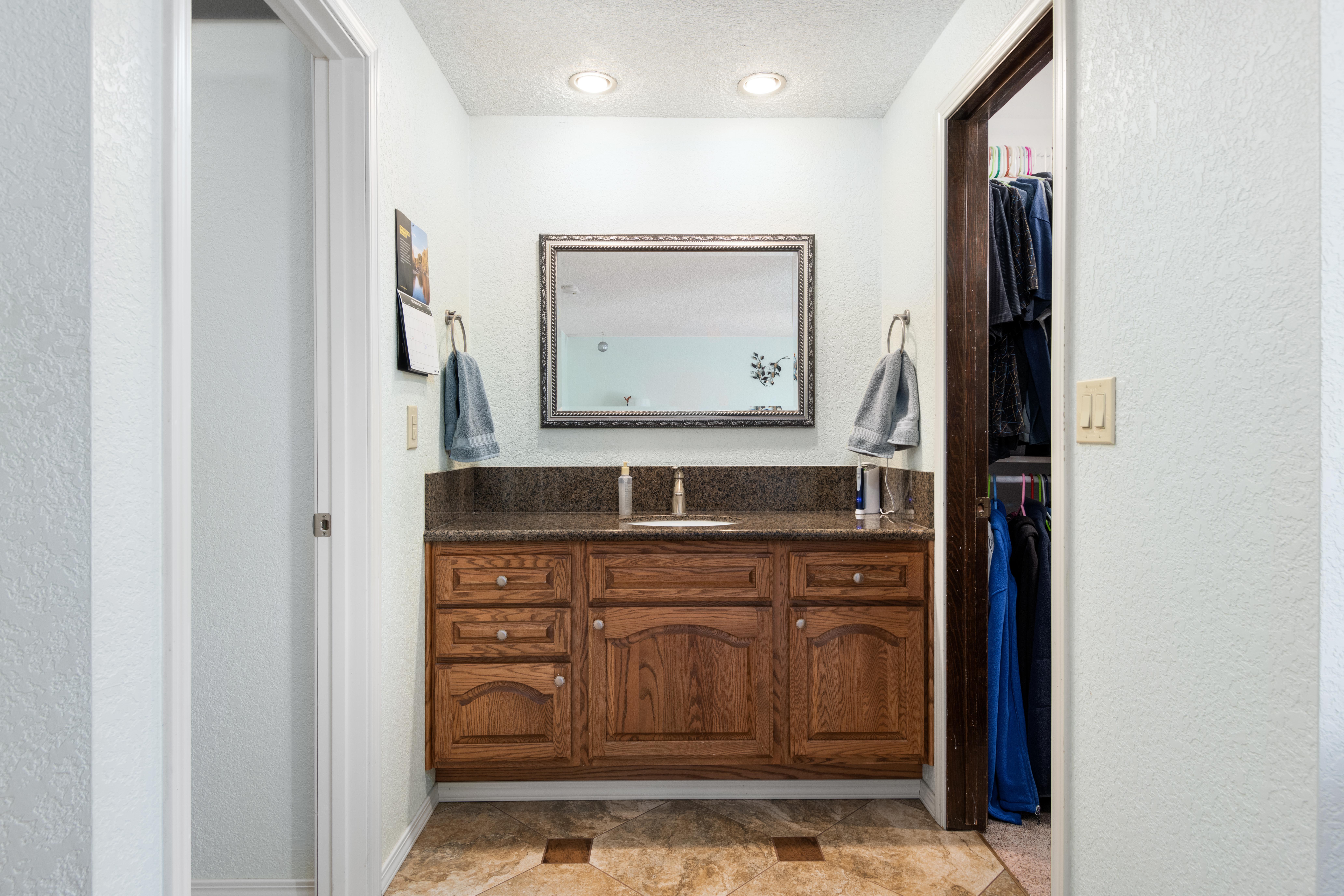  Property with a POOL and room for a shop - 物件實景