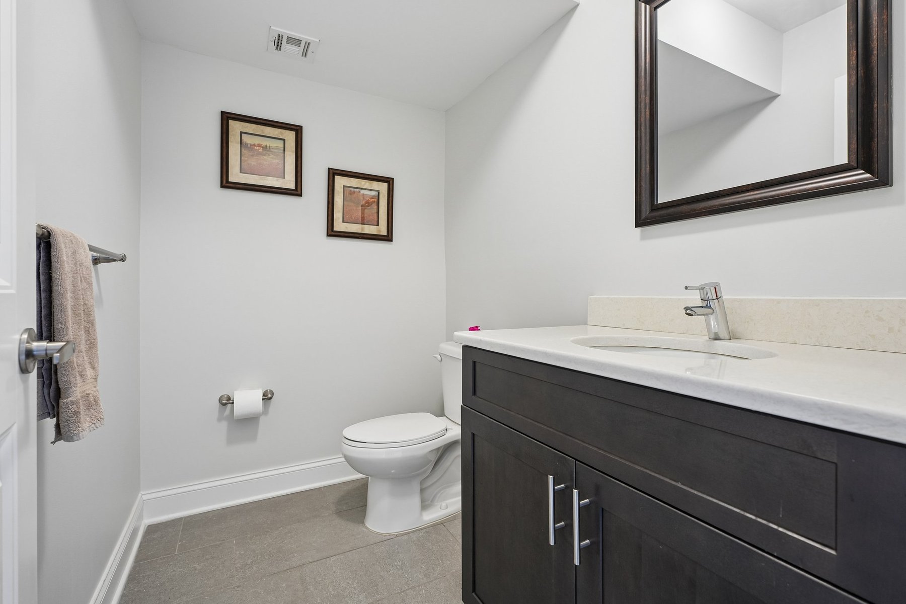  ?Steven Court Community? Meticulously Maintained Top to Bottom Townhome - 物件實景