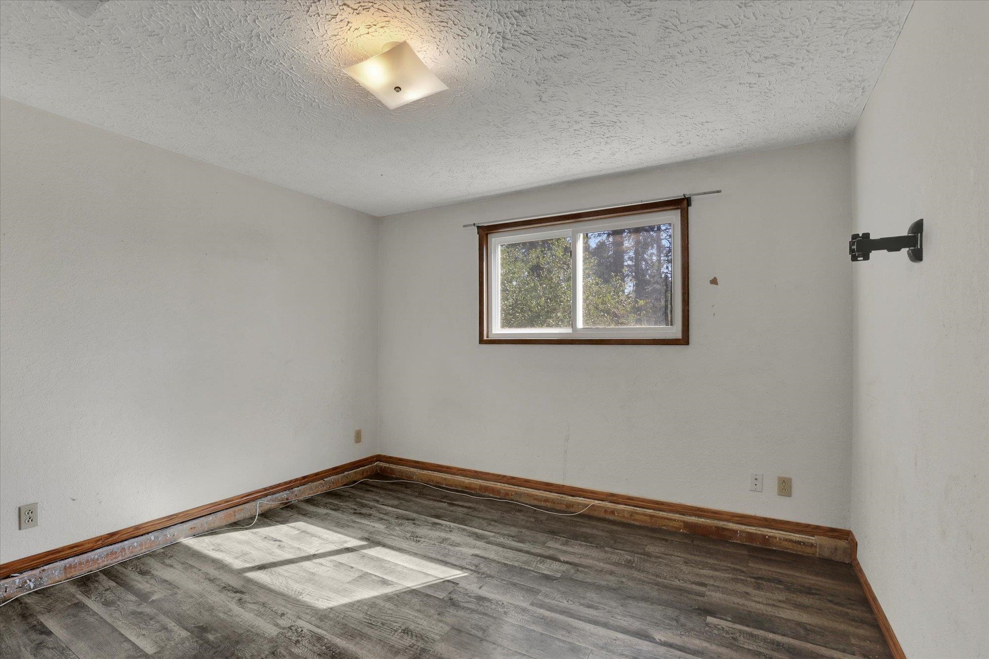 Mead, Washington, 99021, United States, 6 Bedrooms Bedrooms, ,3 BathroomsBathrooms,Residential,For Sale,1958324