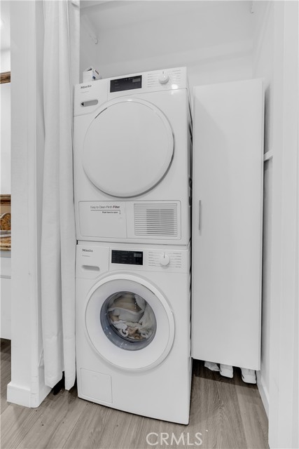 West Los Angeles, California, 90069, United States, 2 Bedrooms Bedrooms, ,2 BathroomsBathrooms,Residential,For Sale,1993889