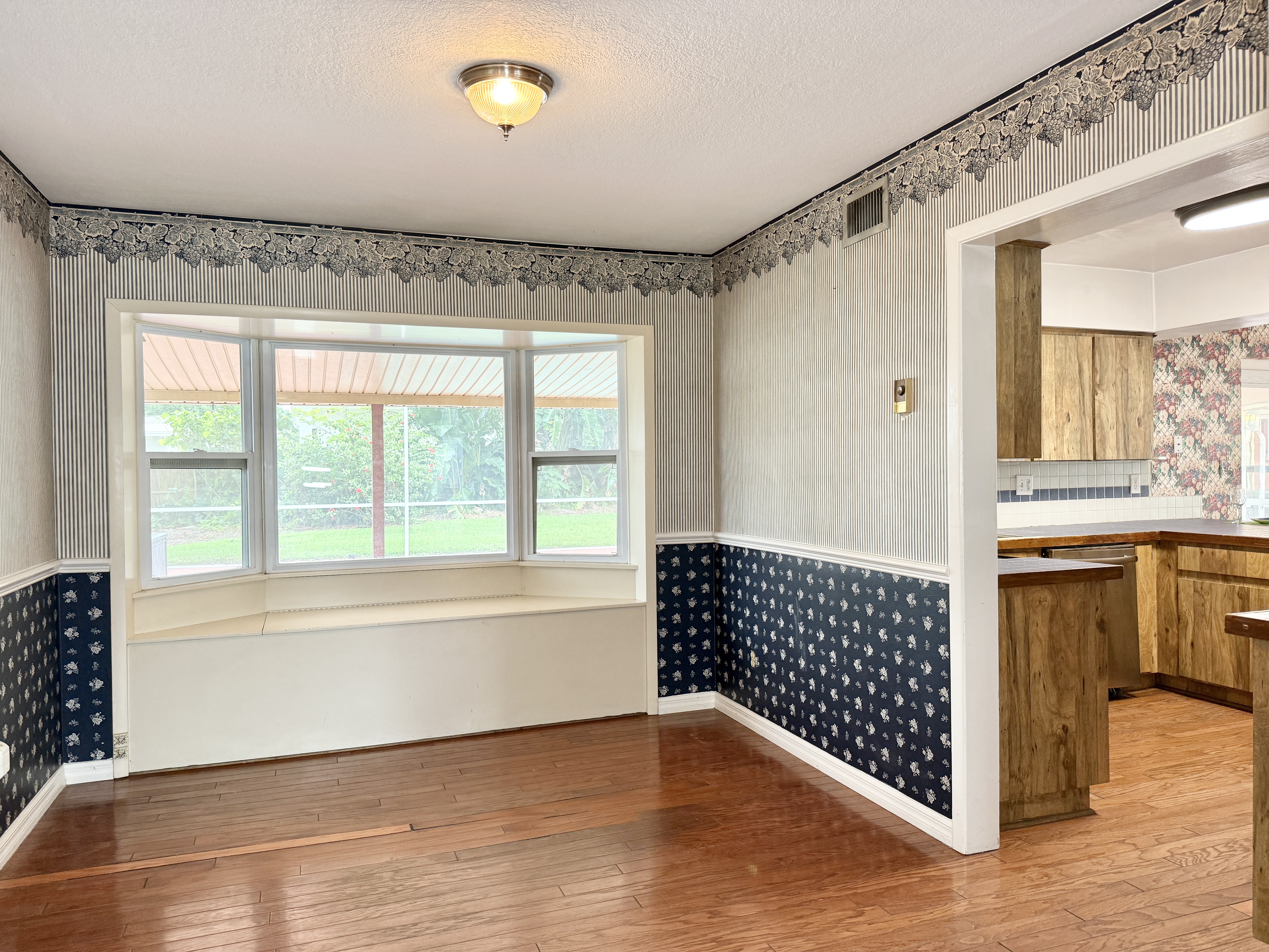 Tampa, Florida, 33618, United States, 3 Bedrooms Bedrooms, ,2 BathroomsBathrooms,Residential,For Sale,1931261