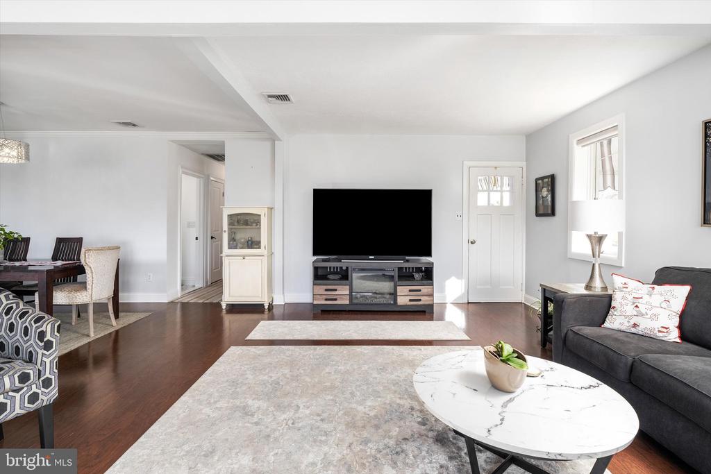 Allentown, New Jersey, 08501, United States, 4 Bedrooms Bedrooms, ,3 BathroomsBathrooms,Residential,For Sale,1998069