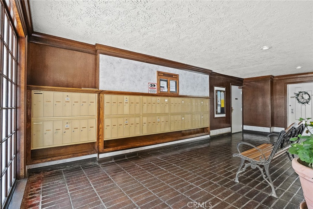 Pasadena, California, 91101, United States, 2 Bedrooms Bedrooms, ,1 BathroomBathrooms,Residential,For Sale,2002263