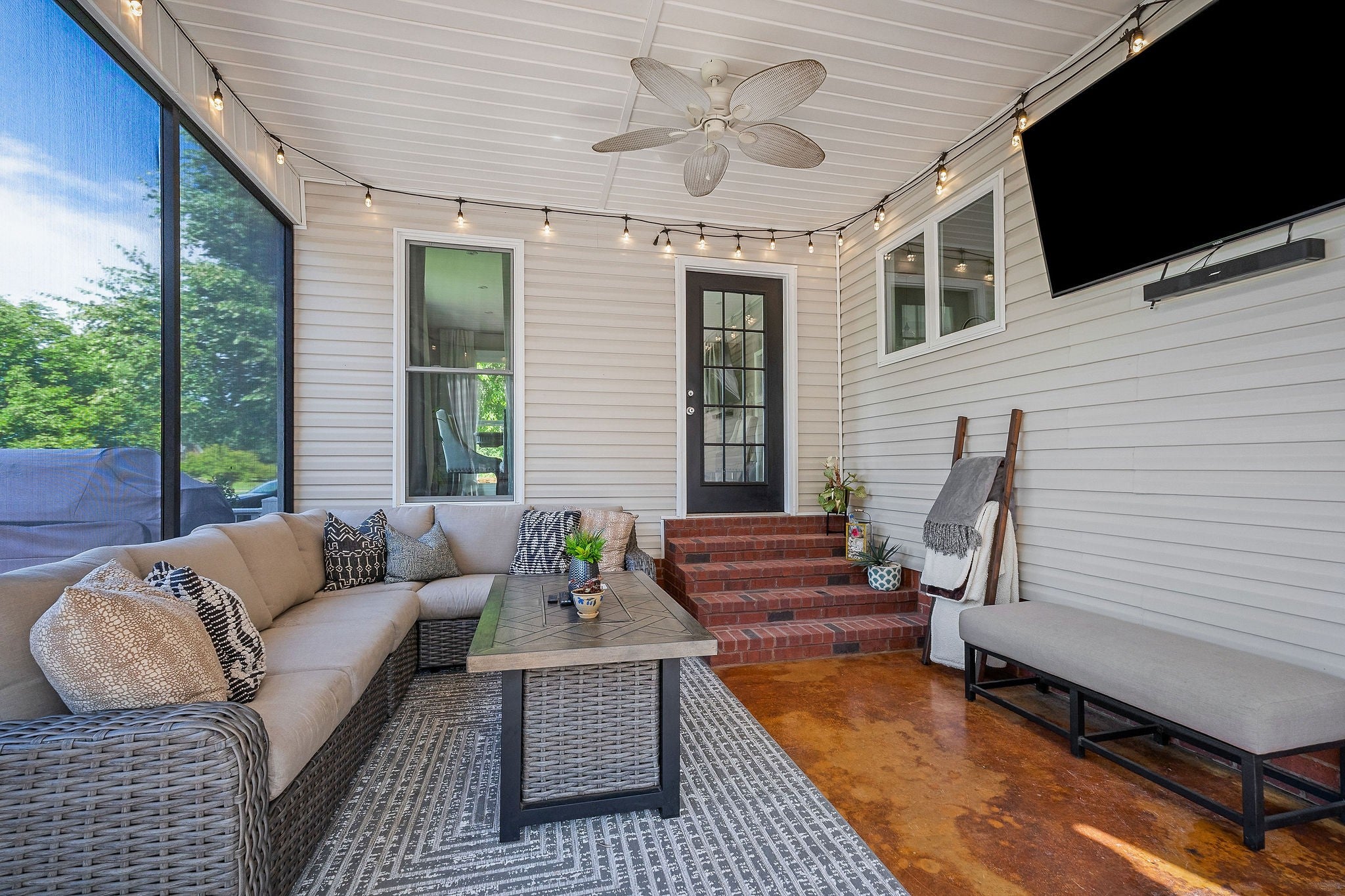 Smithville, Tennessee, 37166, United States, 1 Bedroom Bedrooms, ,4 BathroomsBathrooms,Residential,For Sale,2006606