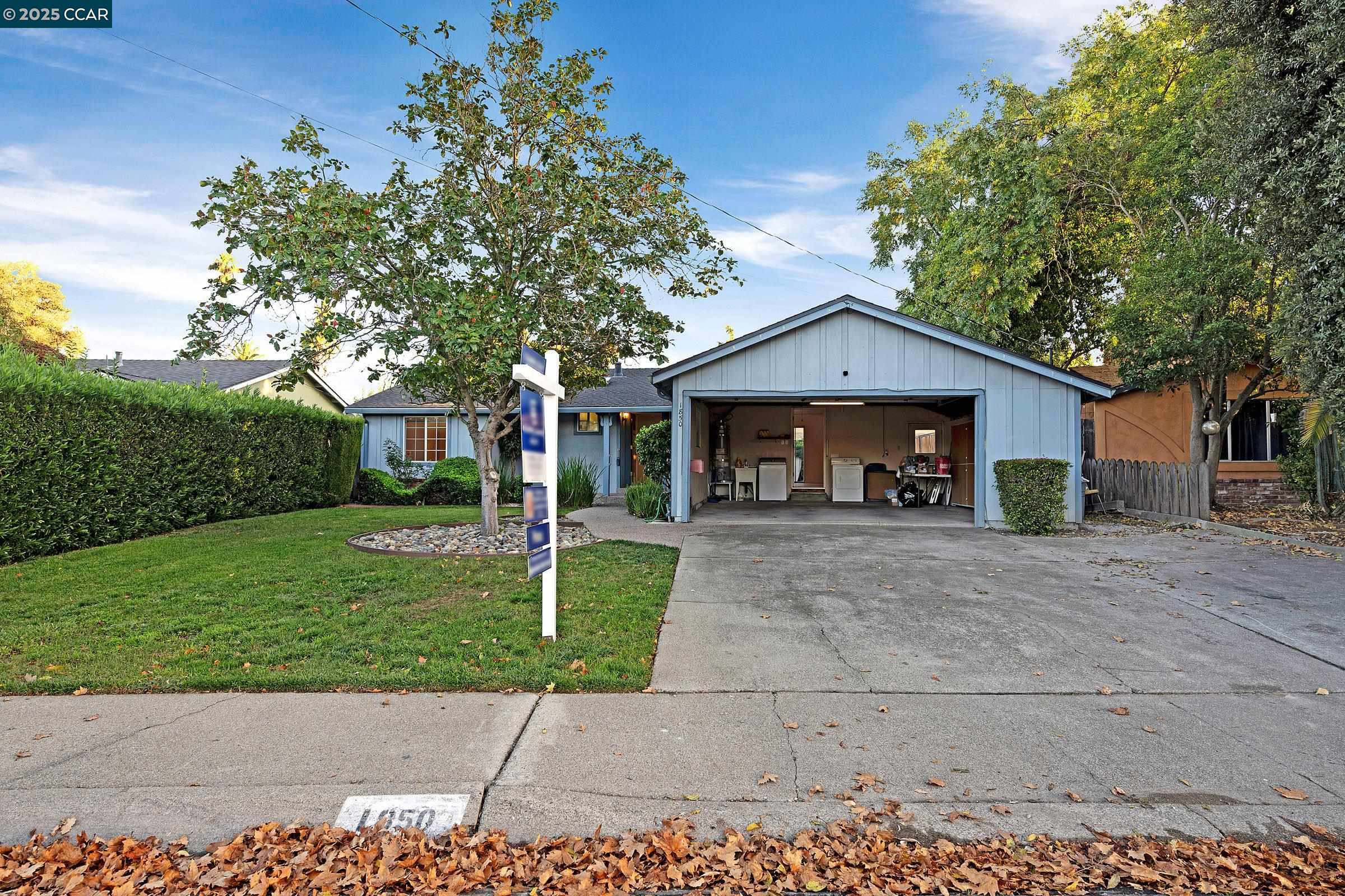 Concord, California, 94520, United States, 3 Bedrooms Bedrooms, ,2 BathroomsBathrooms,Residential,For Sale,1988919