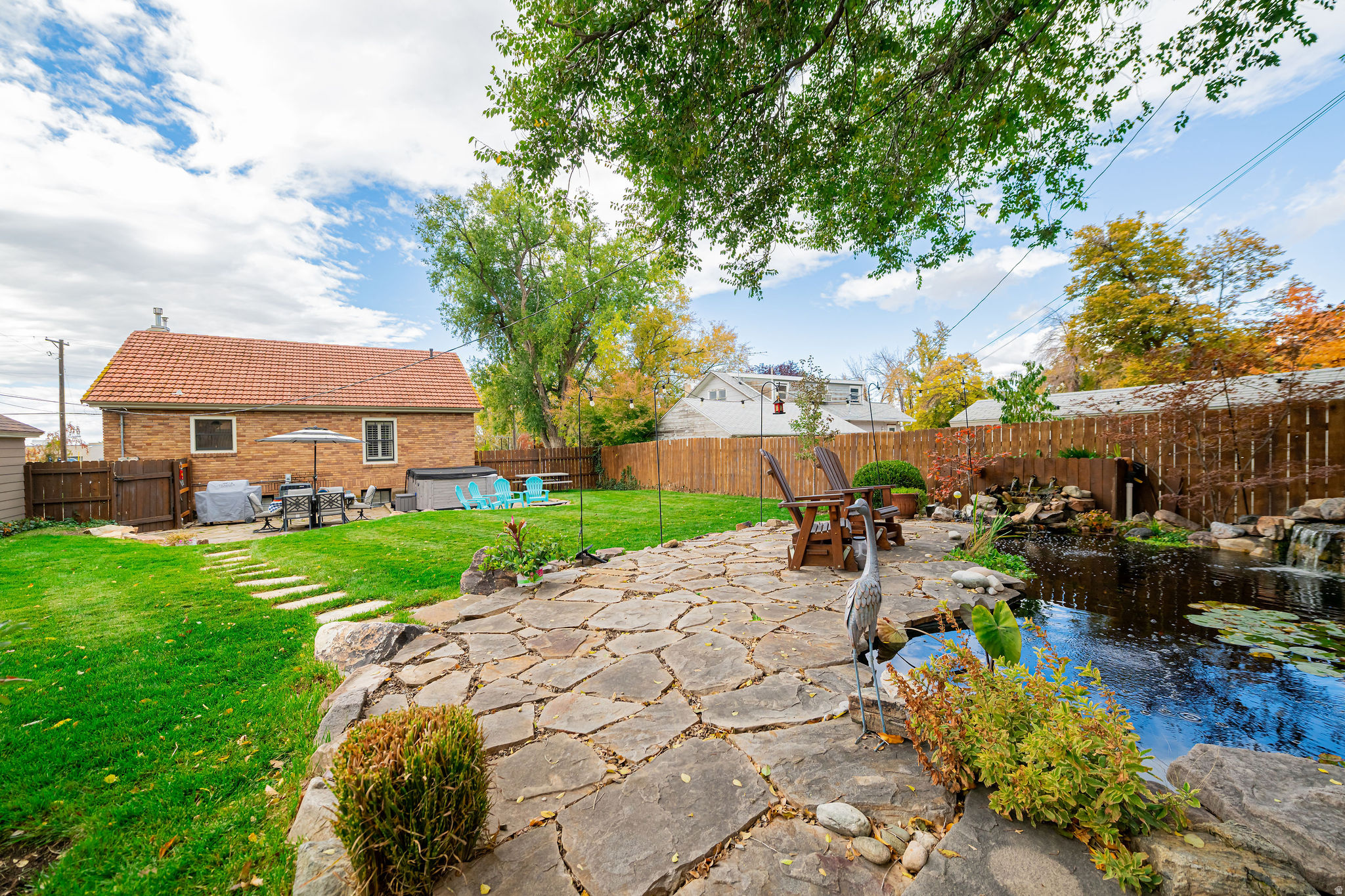 Bountiful, Utah, 84010, United States, 3 Bedrooms Bedrooms, ,2 BathroomsBathrooms,Residential,For Sale,1985173