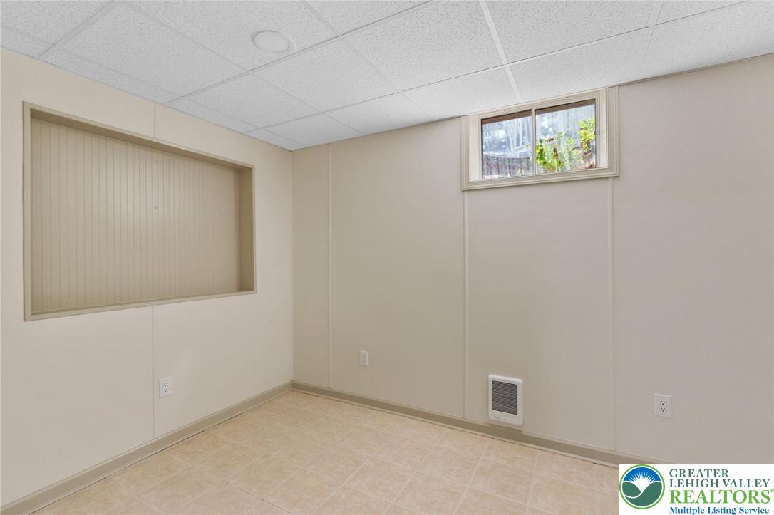 Washington Twp, Pennsylvania, 18080, United States, 3 Bedrooms Bedrooms, ,3 BathroomsBathrooms,Residential,For Sale,1984610