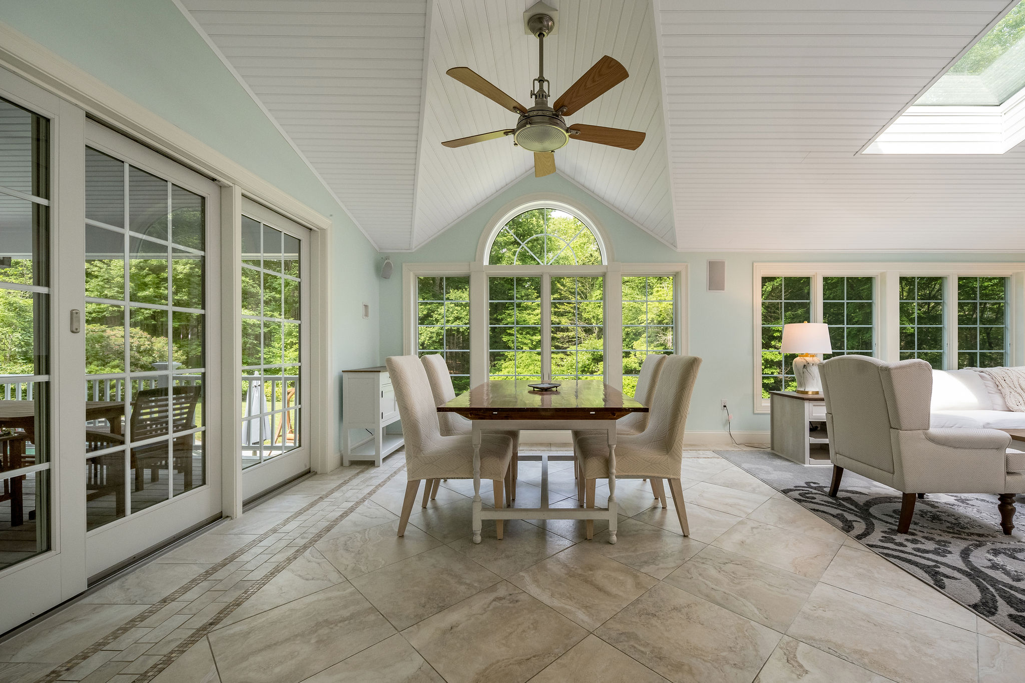  Experience shoreline luxury in this exceptional Colonial home - 物件實景