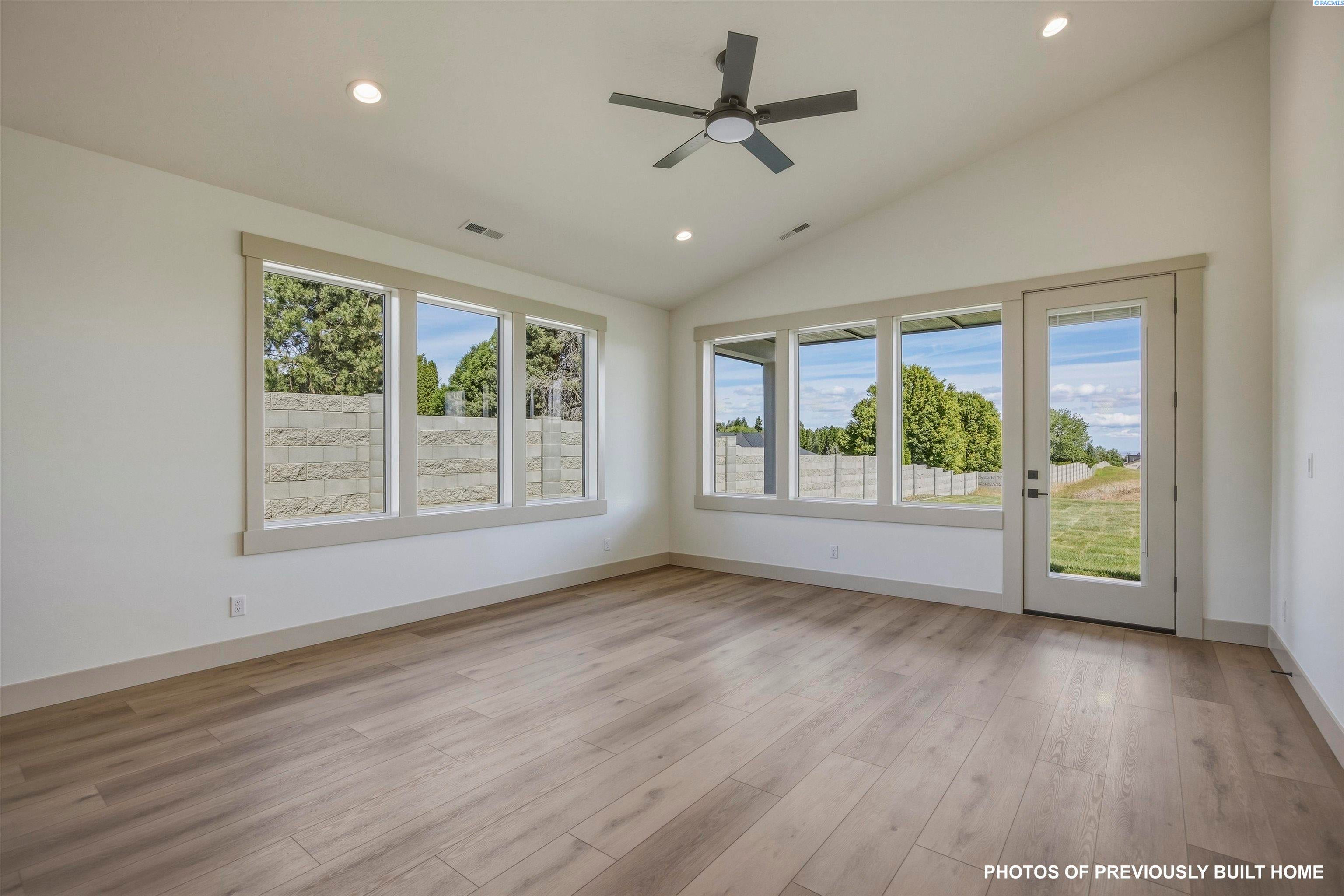 Richland, Washington, 99352, United States, 4 Bedrooms Bedrooms, ,3 BathroomsBathrooms,Residential,For Sale,2048116