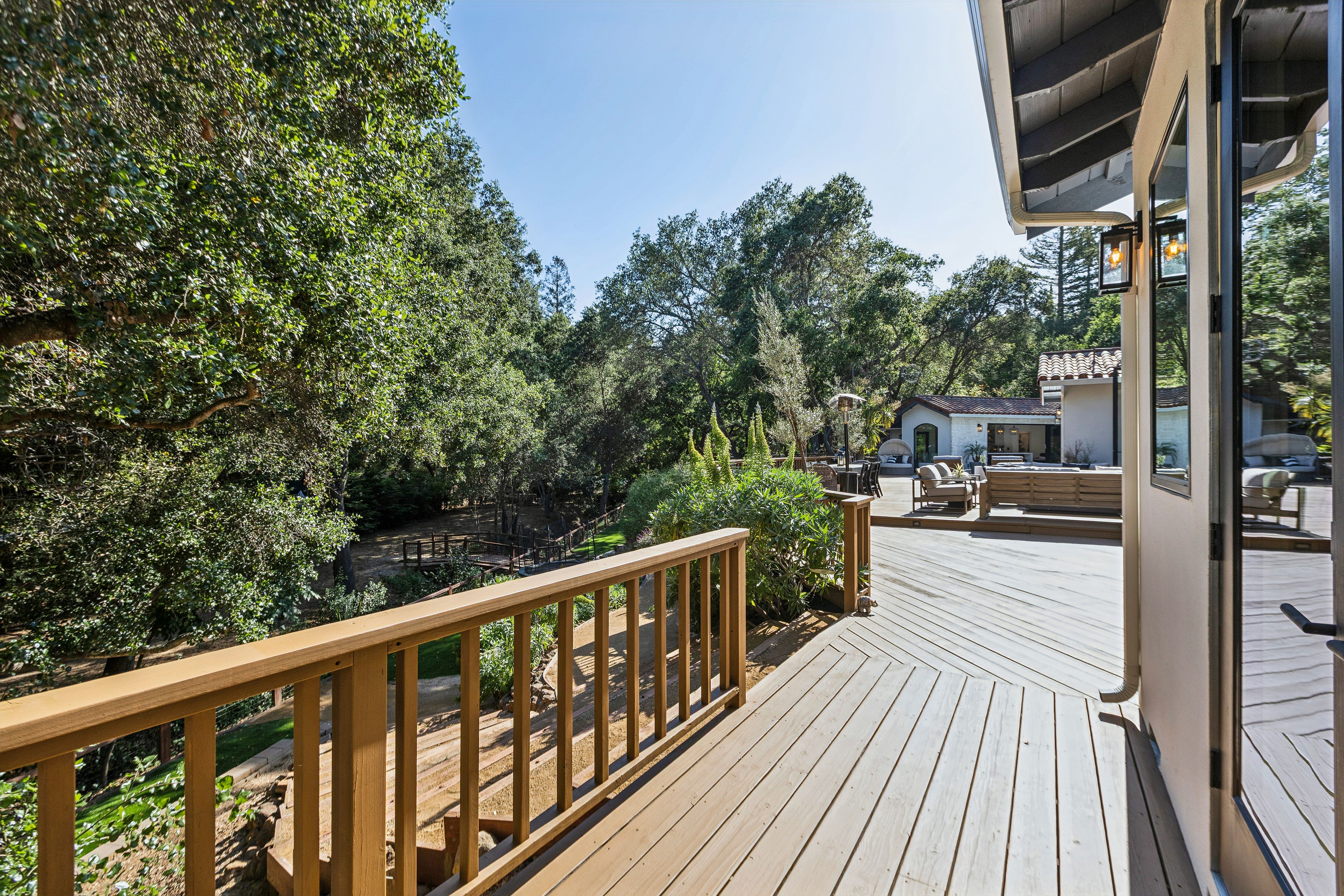  Private Gated Sanctuary With Expansive Outdoor Living - 物件實景