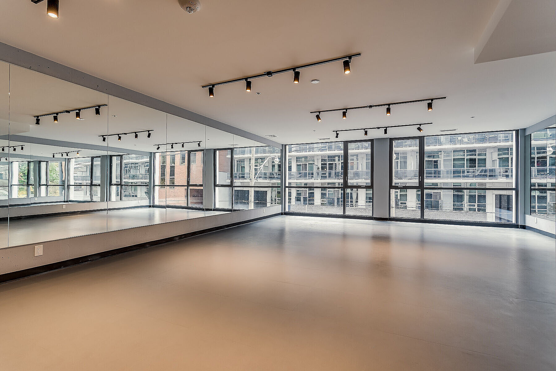  Sophisticated and Spacious - 物件實景