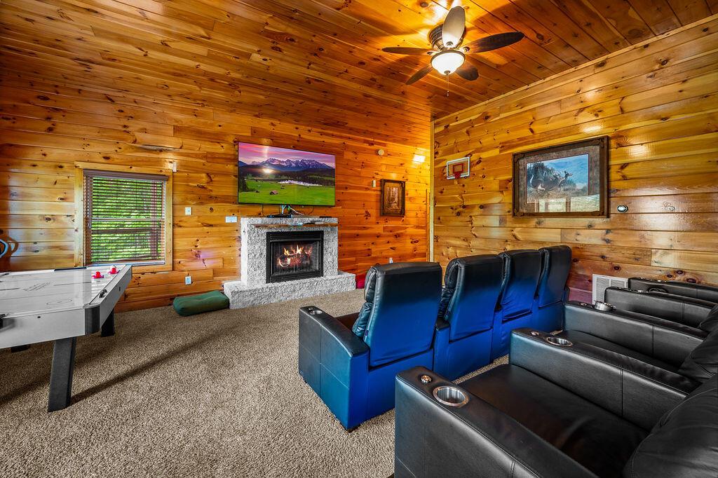 Gatlinburg, Tennessee, 37738, United States, 5 Bedrooms Bedrooms, ,6 BathroomsBathrooms,Residential,For Sale,1981295