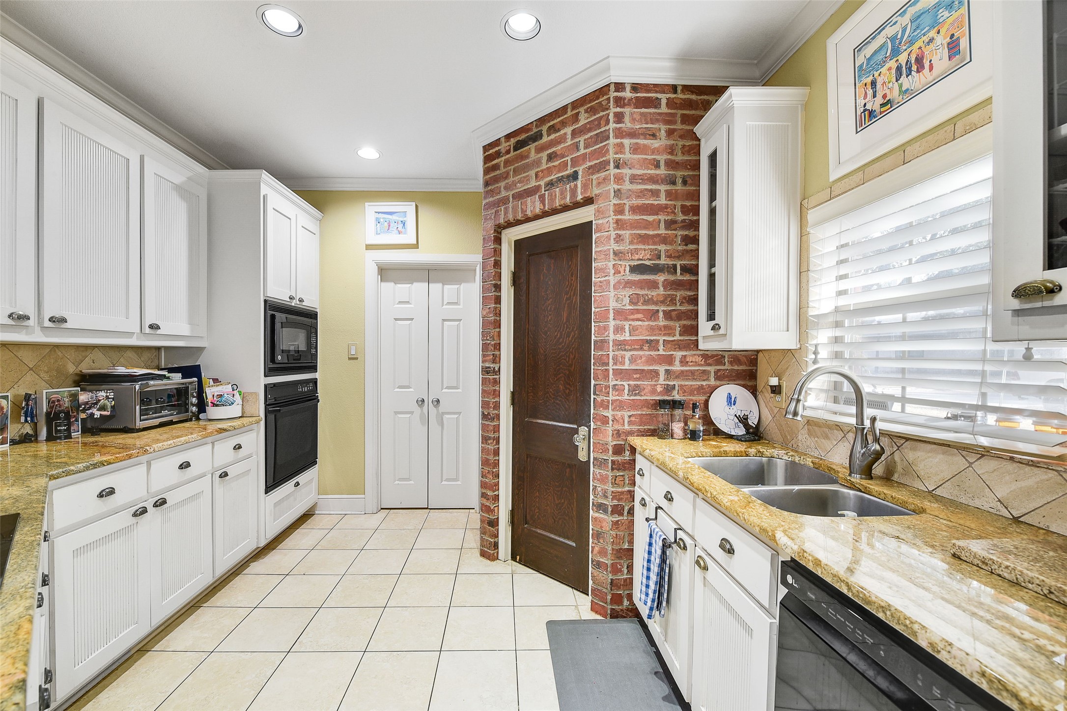 Fort Worth, Texas, 76109, United States, 3 Bedrooms Bedrooms, ,3 BathroomsBathrooms,Residential,For Sale,1911939