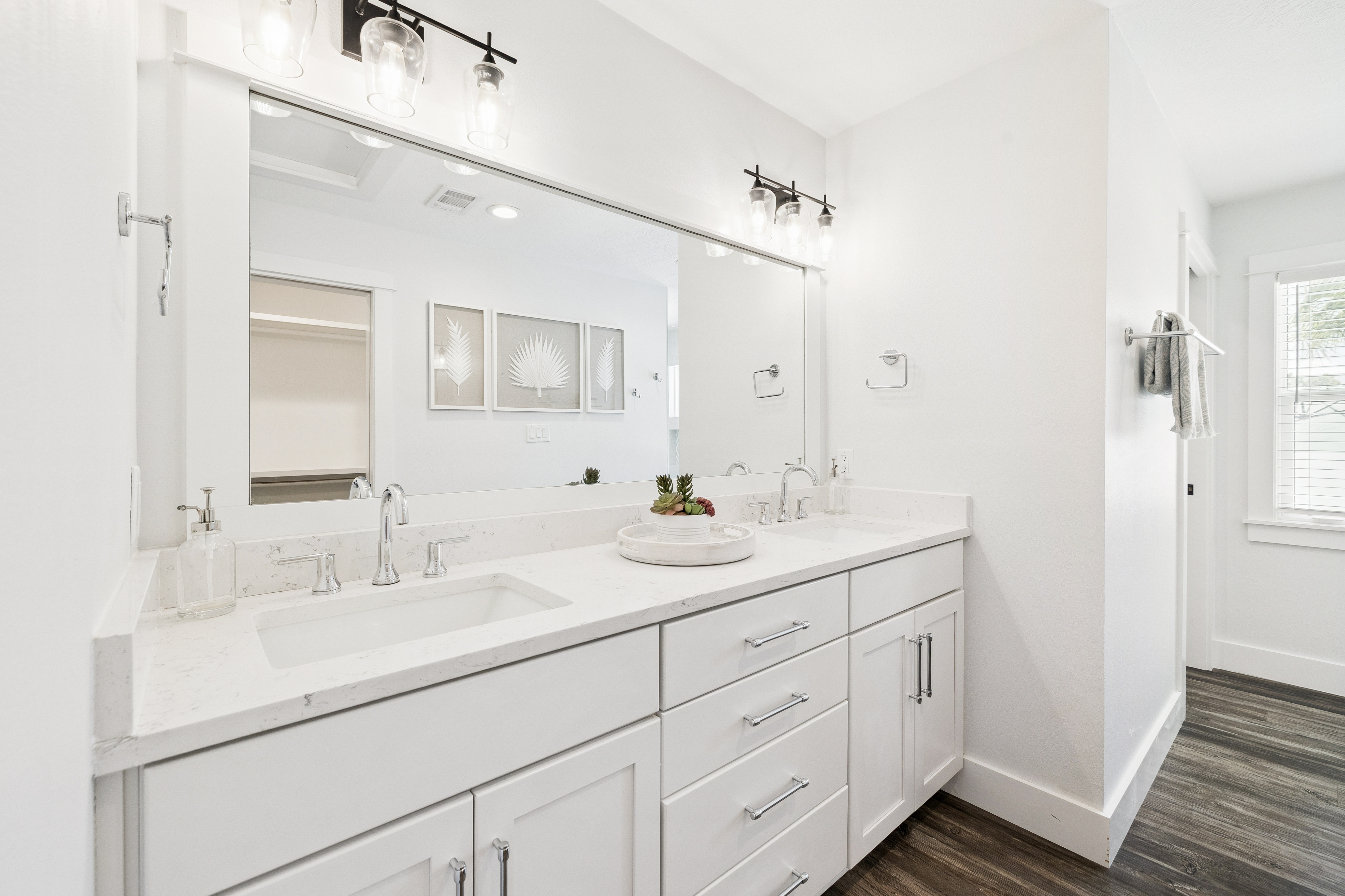  Completely Renovated Home On Half-Acre Lot Near Gulf Place - 物件實景