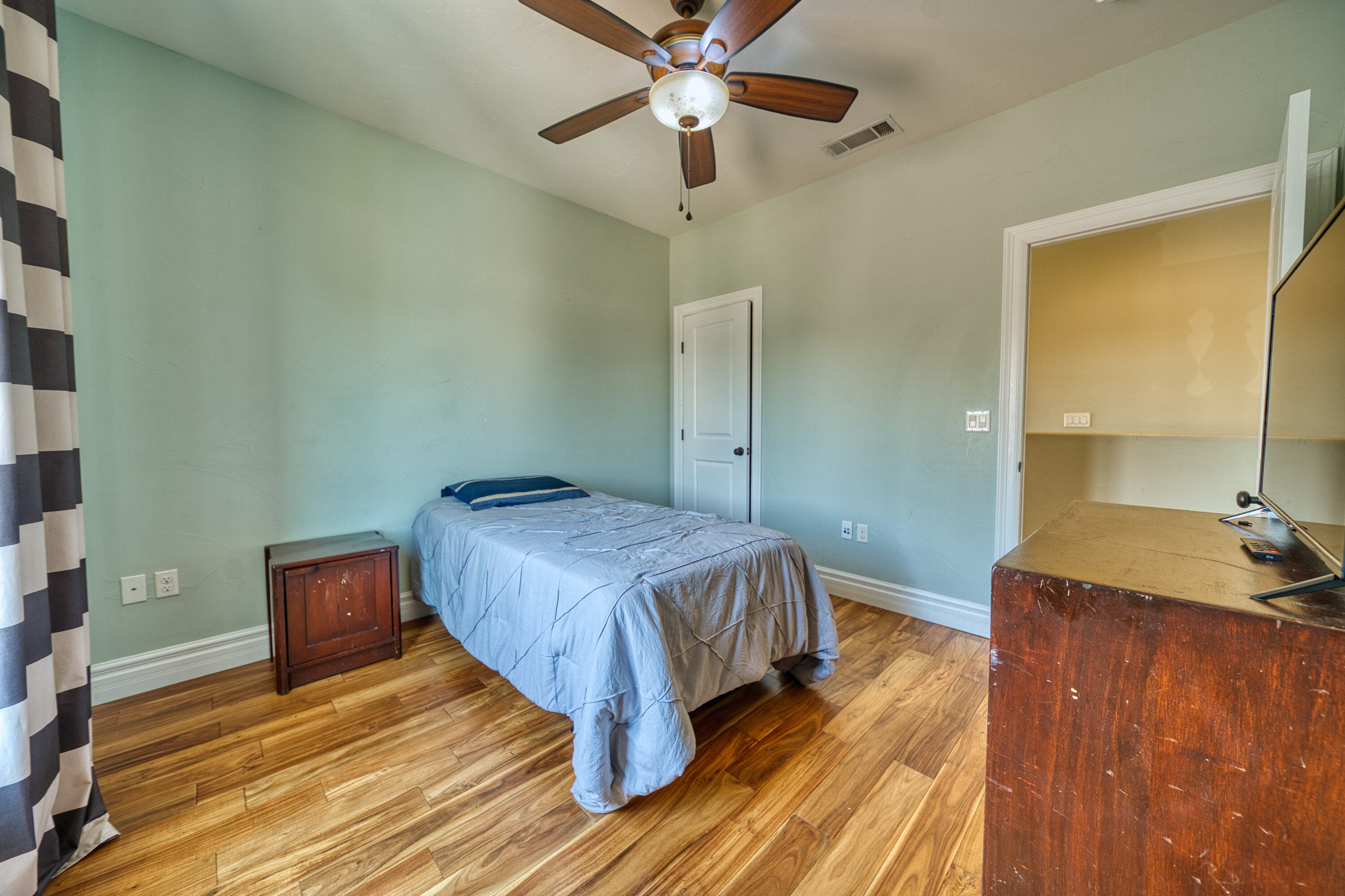 Carlsbad, New Mexico, 88220, United States, 5 Bedrooms Bedrooms, ,4 BathroomsBathrooms,Residential,For Sale,1974334