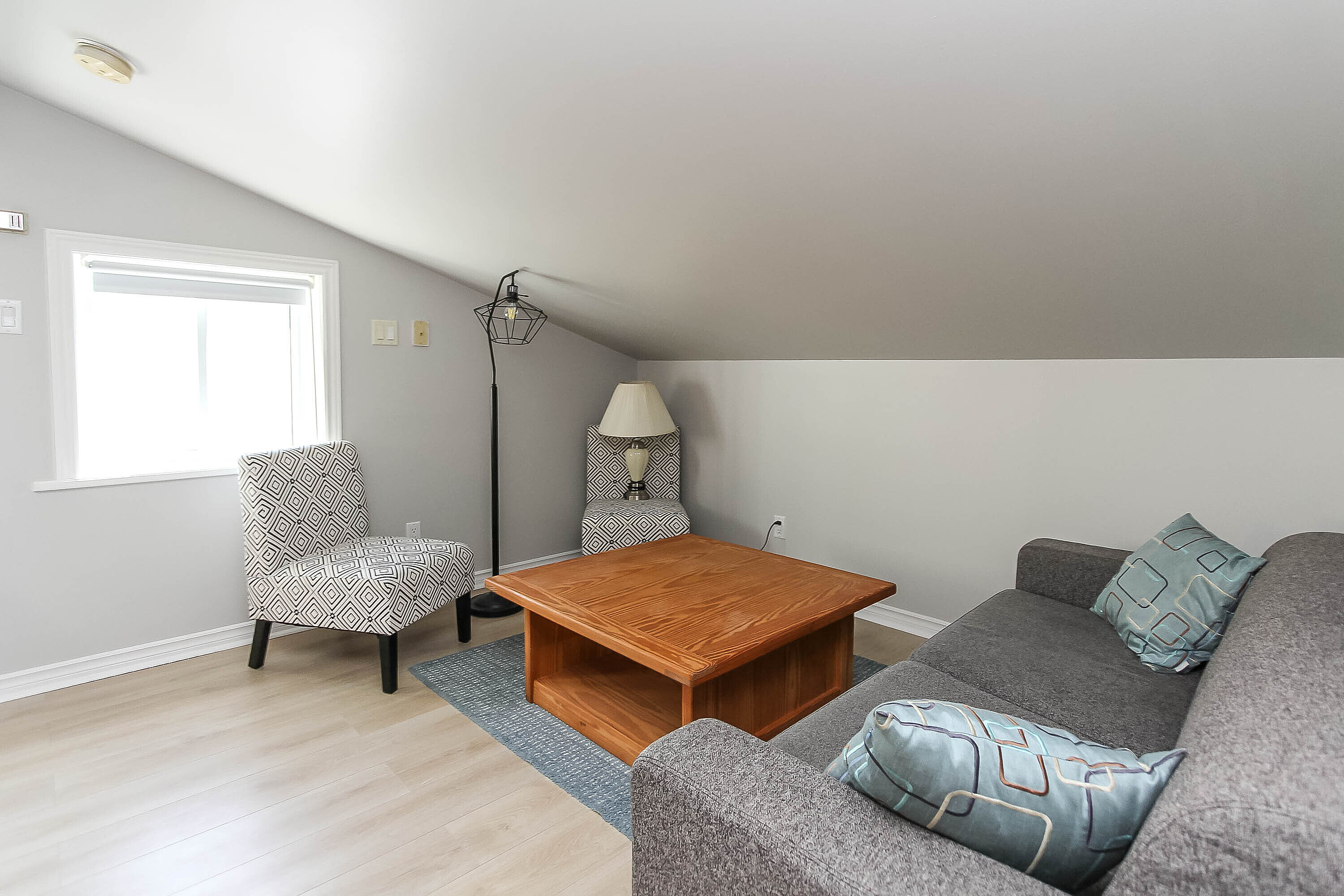  Updated Legal Duplex - 物件實景