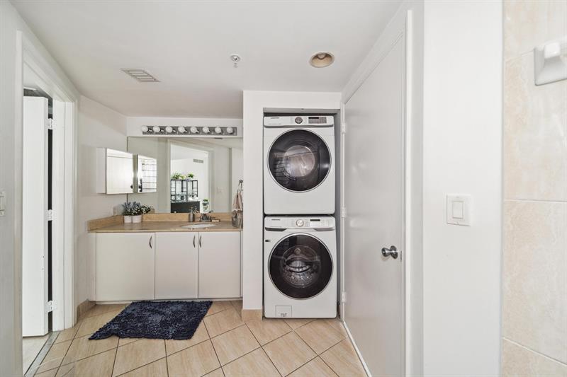 Miami, Florida, 33132, United States, 2 Bedrooms Bedrooms, ,2 BathroomsBathrooms,Residential,For Sale,1793358