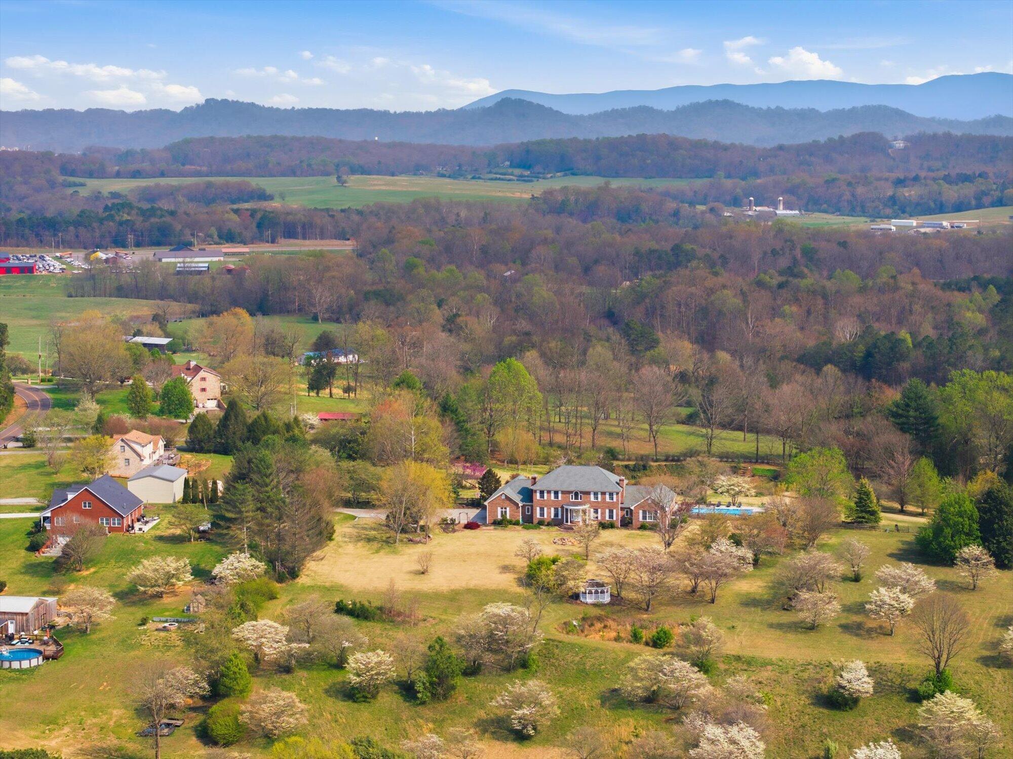 Athens, Tennessee, 37303, United States, 4 Bedrooms Bedrooms, ,4 BathroomsBathrooms,Residential,For Sale,2031458