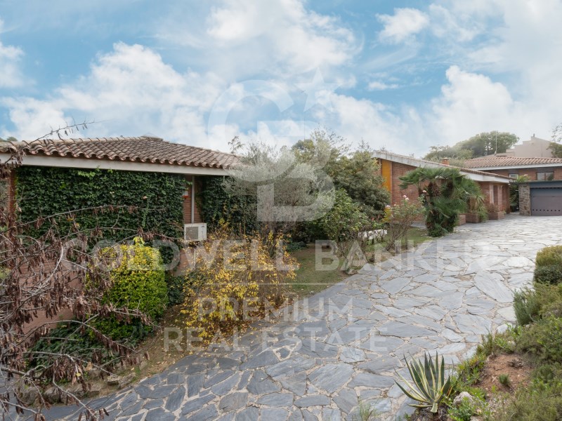Cerdanyola del Vallès, Catalonia, ES, 4 Bedrooms Bedrooms, ,4 BathroomsBathrooms,Residential,For Sale,1481716