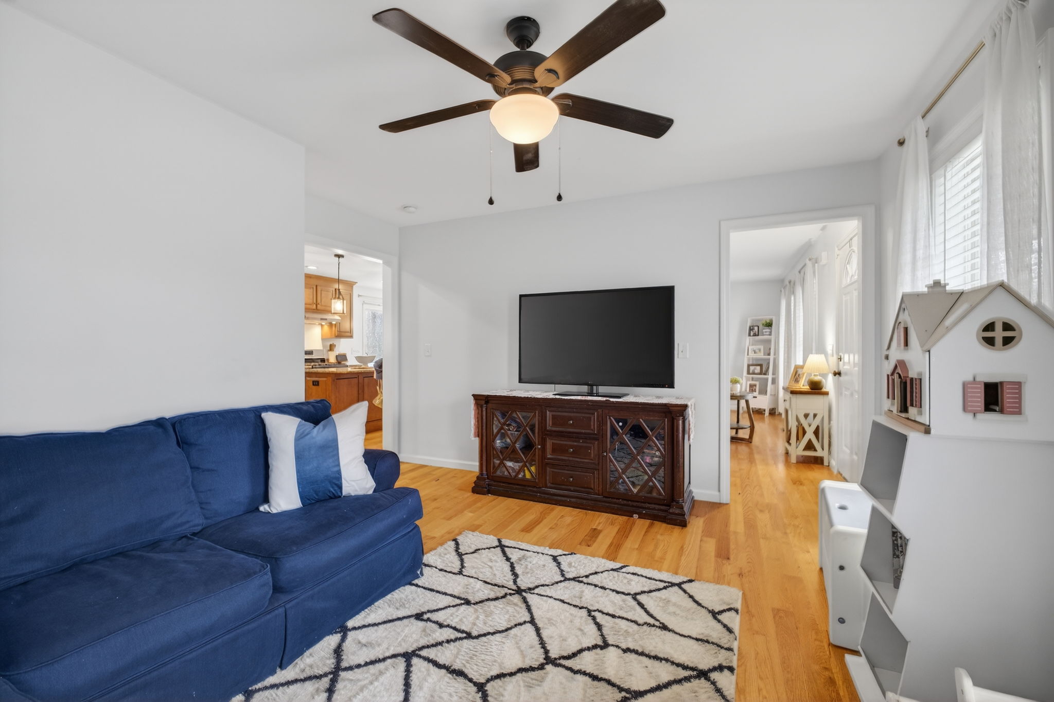  Stylish Cape  Home Offers a Charming Open Concept - 物件實景