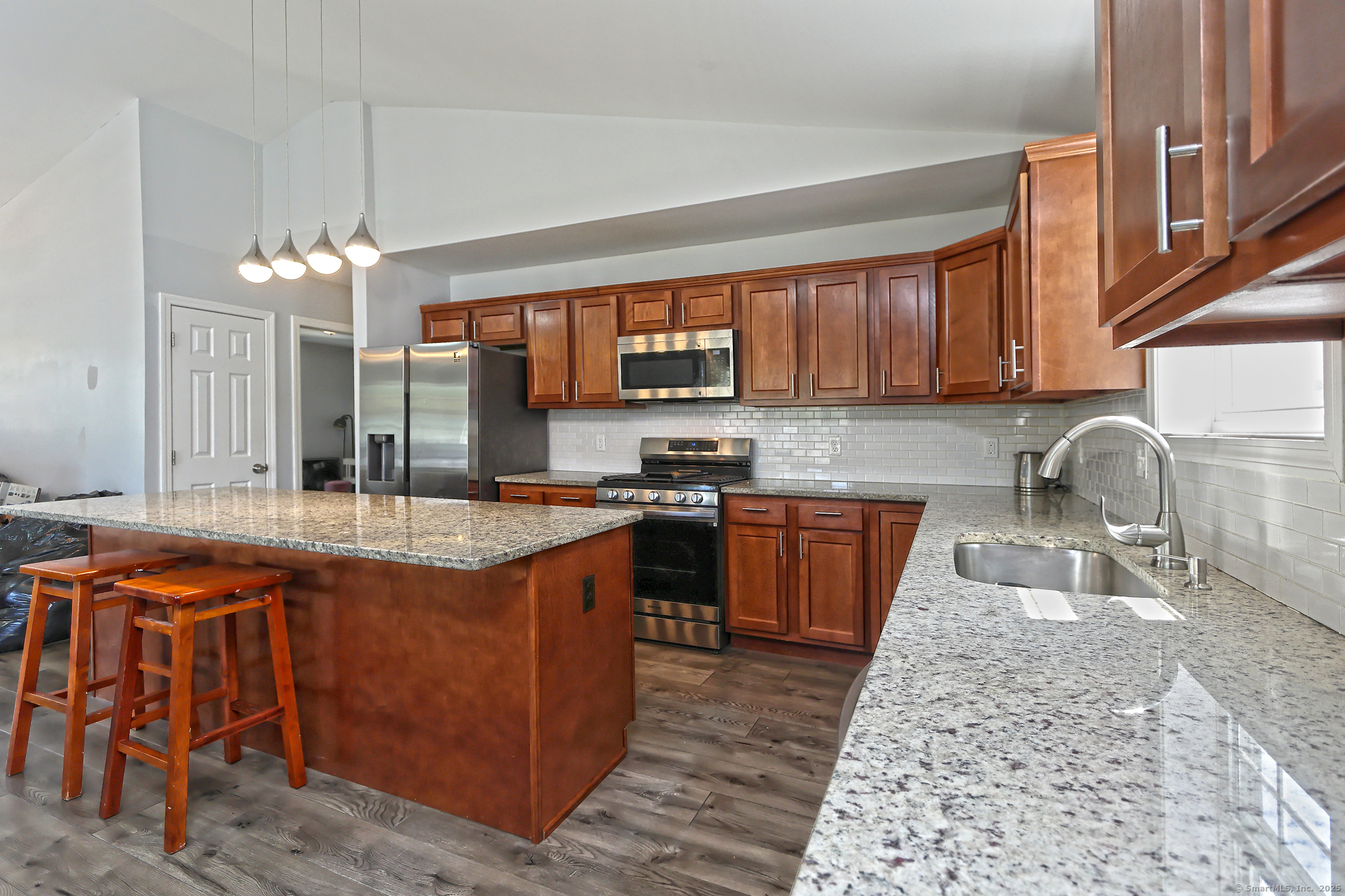 West Haven, Connecticut, 06516, United States, 5 Bedrooms Bedrooms, ,3 BathroomsBathrooms,Residential,For Sale,1918382