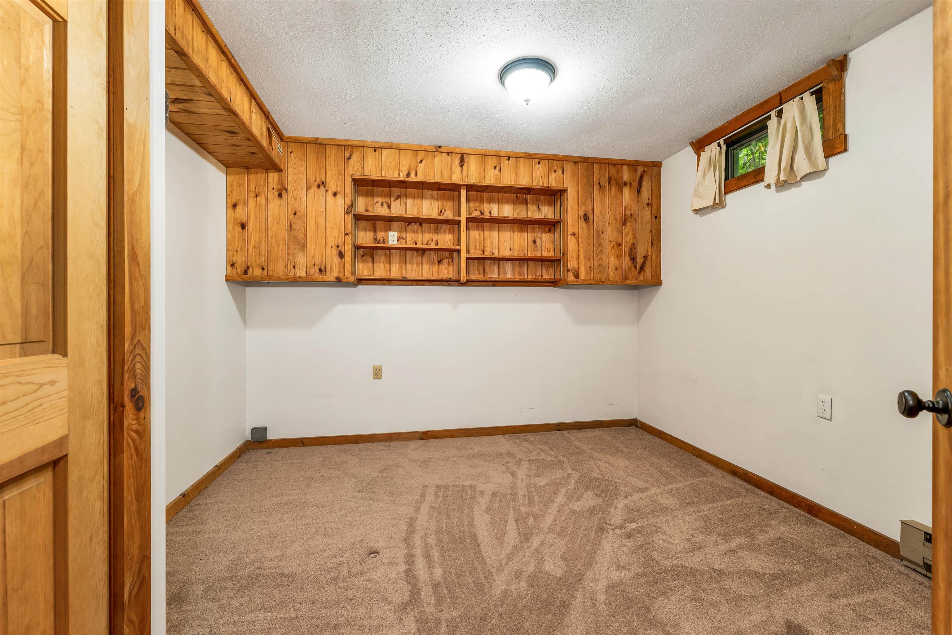 Chesterfield, New Hampshire, 03466, United States, 4 Bedrooms Bedrooms, ,2 BathroomsBathrooms,Residential,For Sale,1934189