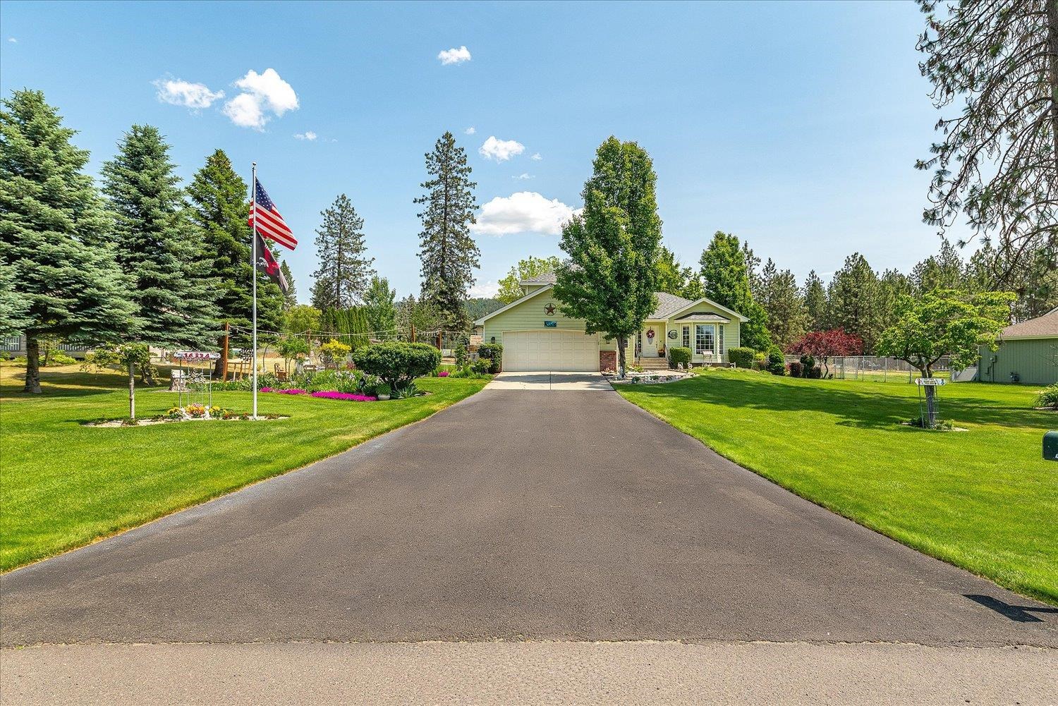 Nine Mile Falls, Washington, 99026, United States, 5 Bedrooms Bedrooms, ,3 BathroomsBathrooms,Residential,For Sale,1979574