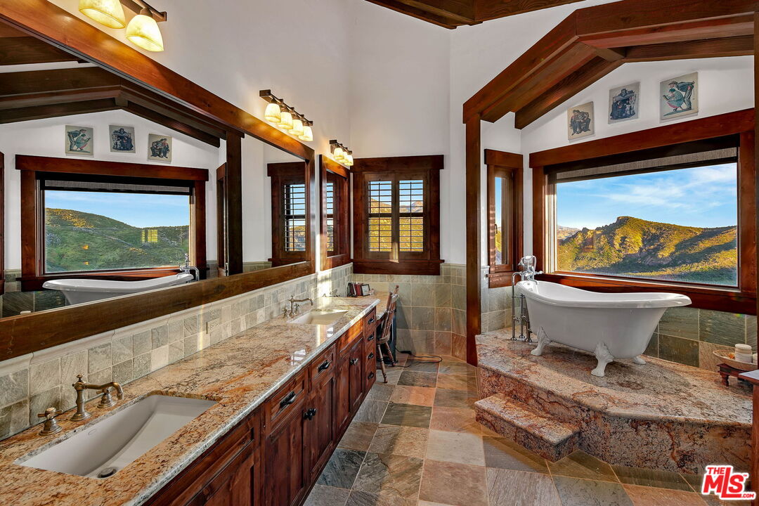 Malibu, California, 90265, United States, 3 Bedrooms Bedrooms, ,5 BathroomsBathrooms,Residential,For Sale,1760358