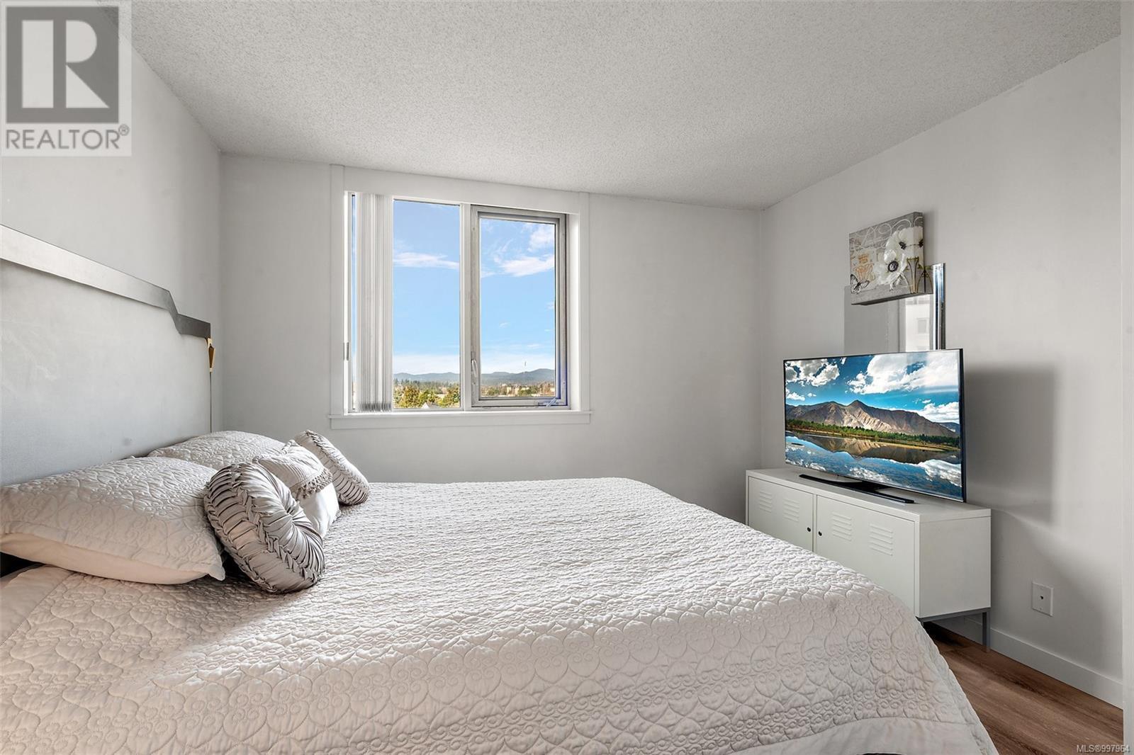 VICTORIA, British Columbia, V9A 7G7, CA, 2 Bedrooms Bedrooms, ,1 BathroomBathrooms,Residential,For Sale,1950570
