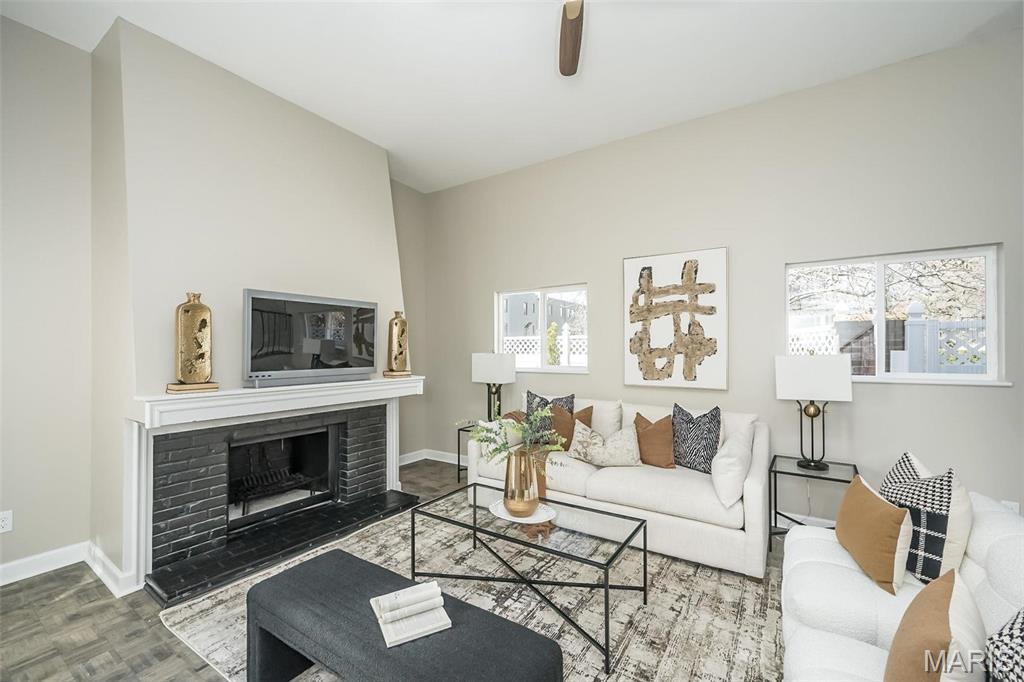 St Louis, Missouri, 63105, United States, 4 Bedrooms Bedrooms, ,4 BathroomsBathrooms,Residential,For Sale,1901233