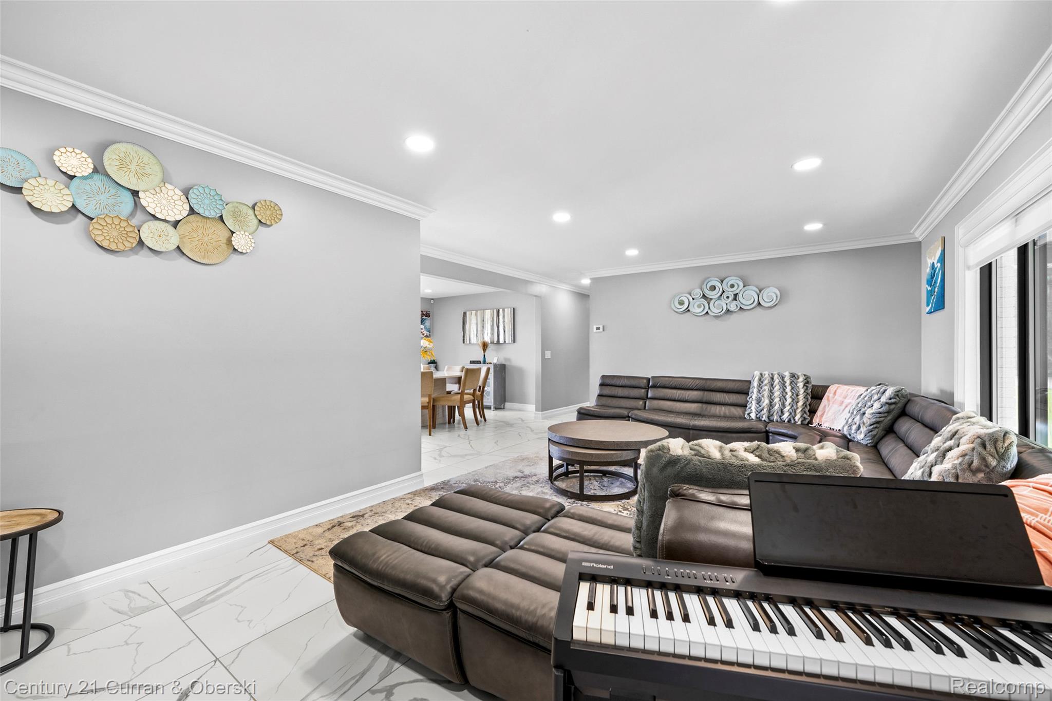 Waterford Charter Township, Michigan, 48329, United States, 3 Bedrooms Bedrooms, ,3 BathroomsBathrooms,Residential,For Sale,1943909