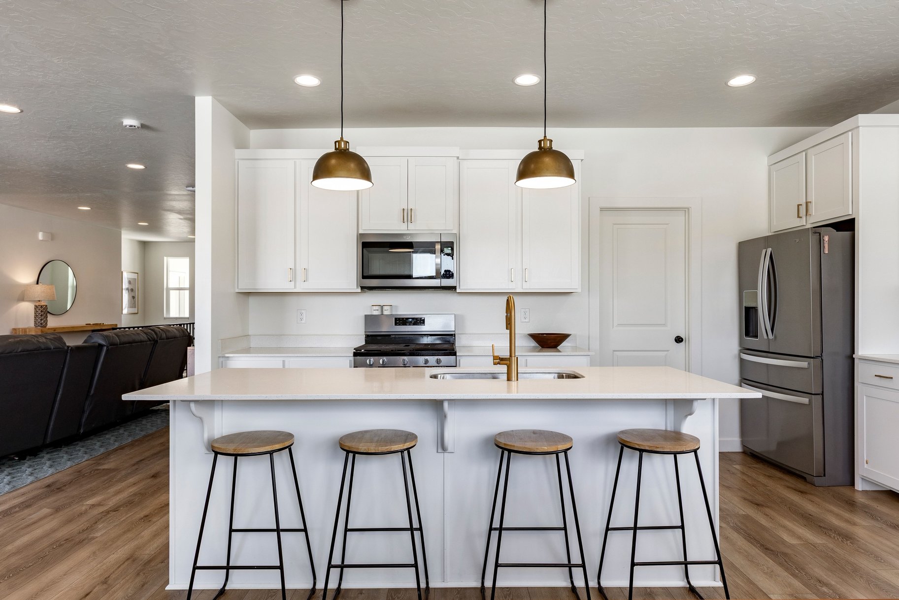  Spacious rambler with ADU. Open design and backyard made for living. - 物件實景