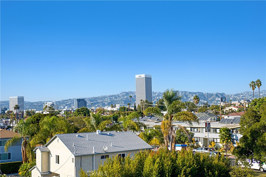 Los Angeles, California, 90019, United States, 2 Bedrooms Bedrooms, ,3 BathroomsBathrooms,Residential,For Sale,1990978