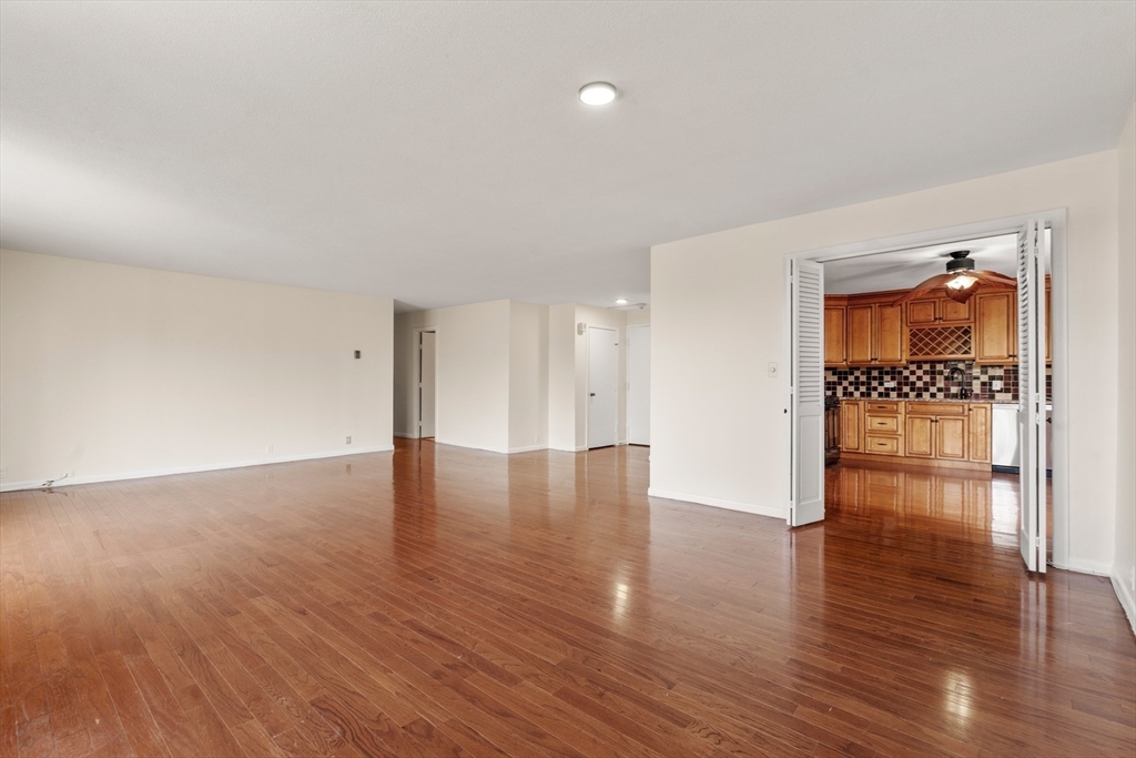 Newton, Massachusetts, 02467, United States, 2 Bedrooms Bedrooms, ,2 BathroomsBathrooms,Residential,For Sale,1906812