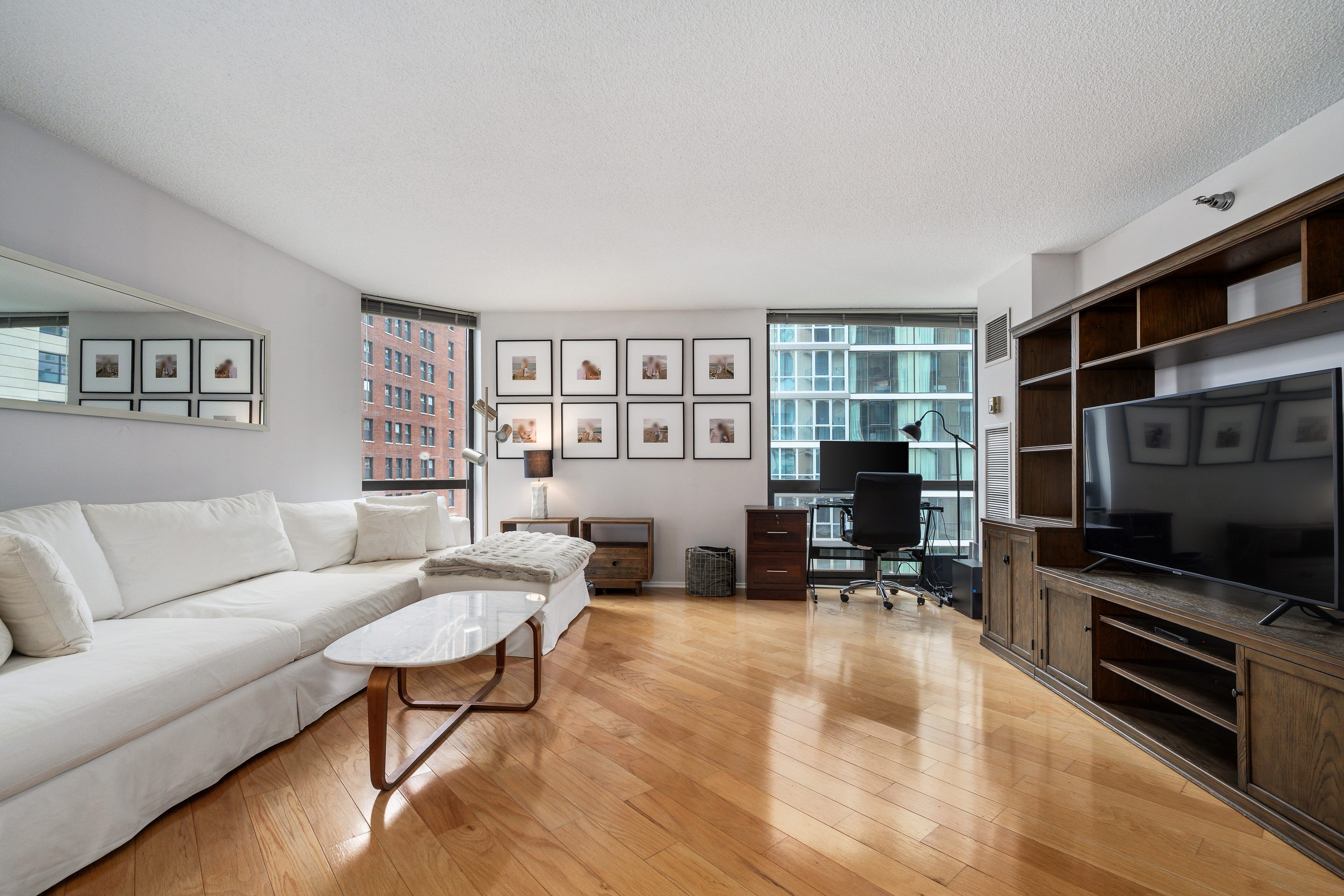  Corner Condo in River North