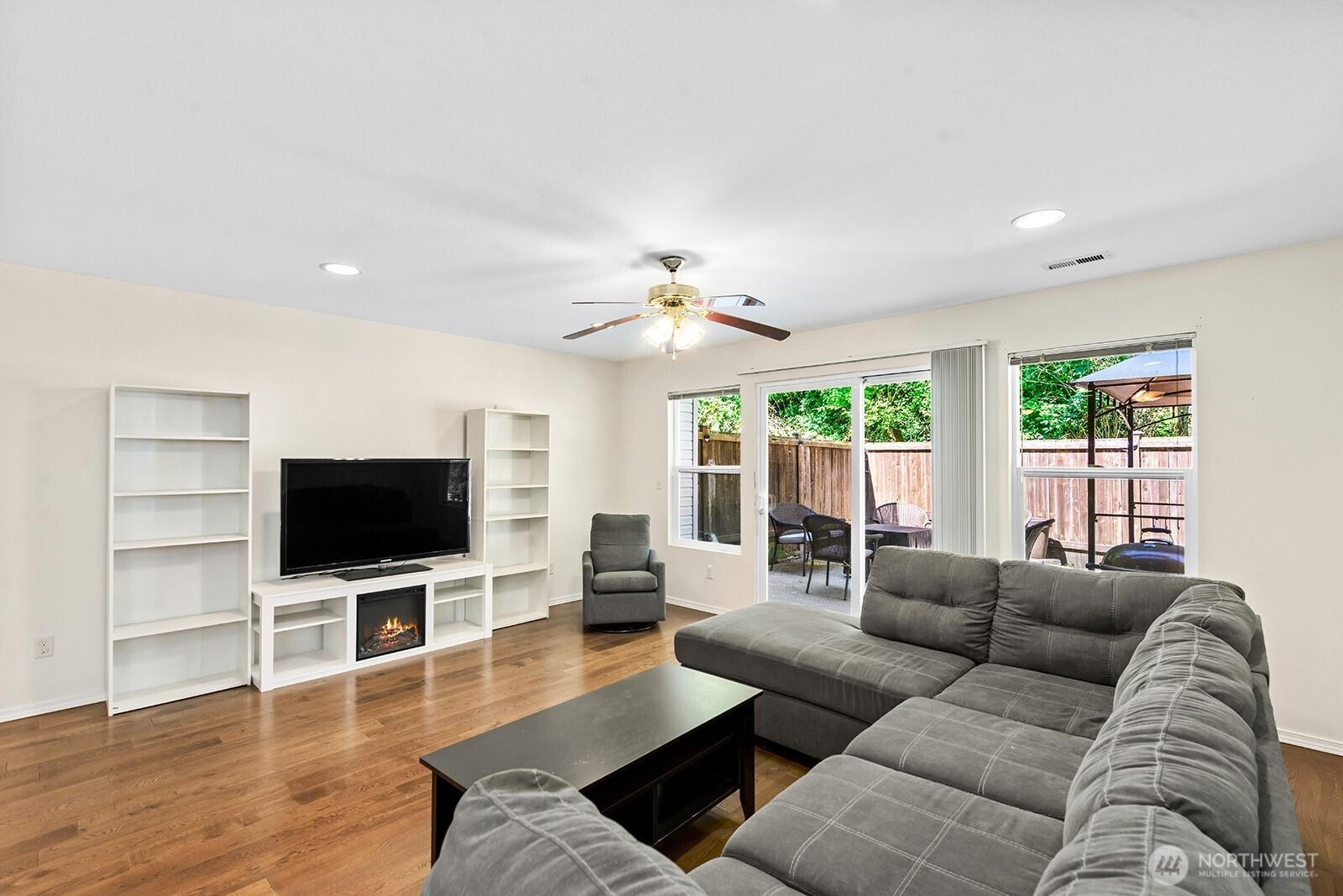 EVERETT, Washington, 98208, United States, 3 Bedrooms Bedrooms, ,3 BathroomsBathrooms,Residential,For Sale,1875330