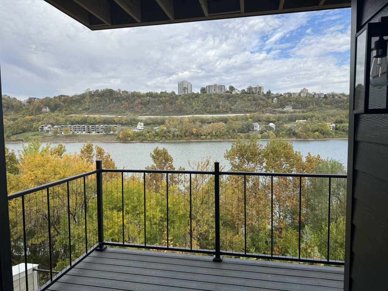 747 Manhattan Boulevard Unit 204, Dayton, Kentucky, 41074, United States, 2 Bedrooms Bedrooms, ,3 BathroomsBathrooms,Residential,For Sale,747 Manhattan Boulevard Unit 204,1375155