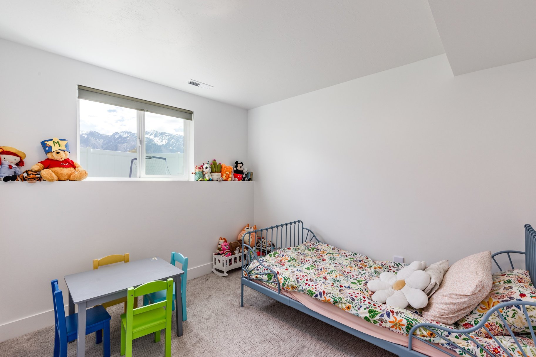  Timeless Split-Entry with Mountain Views - 物件實景