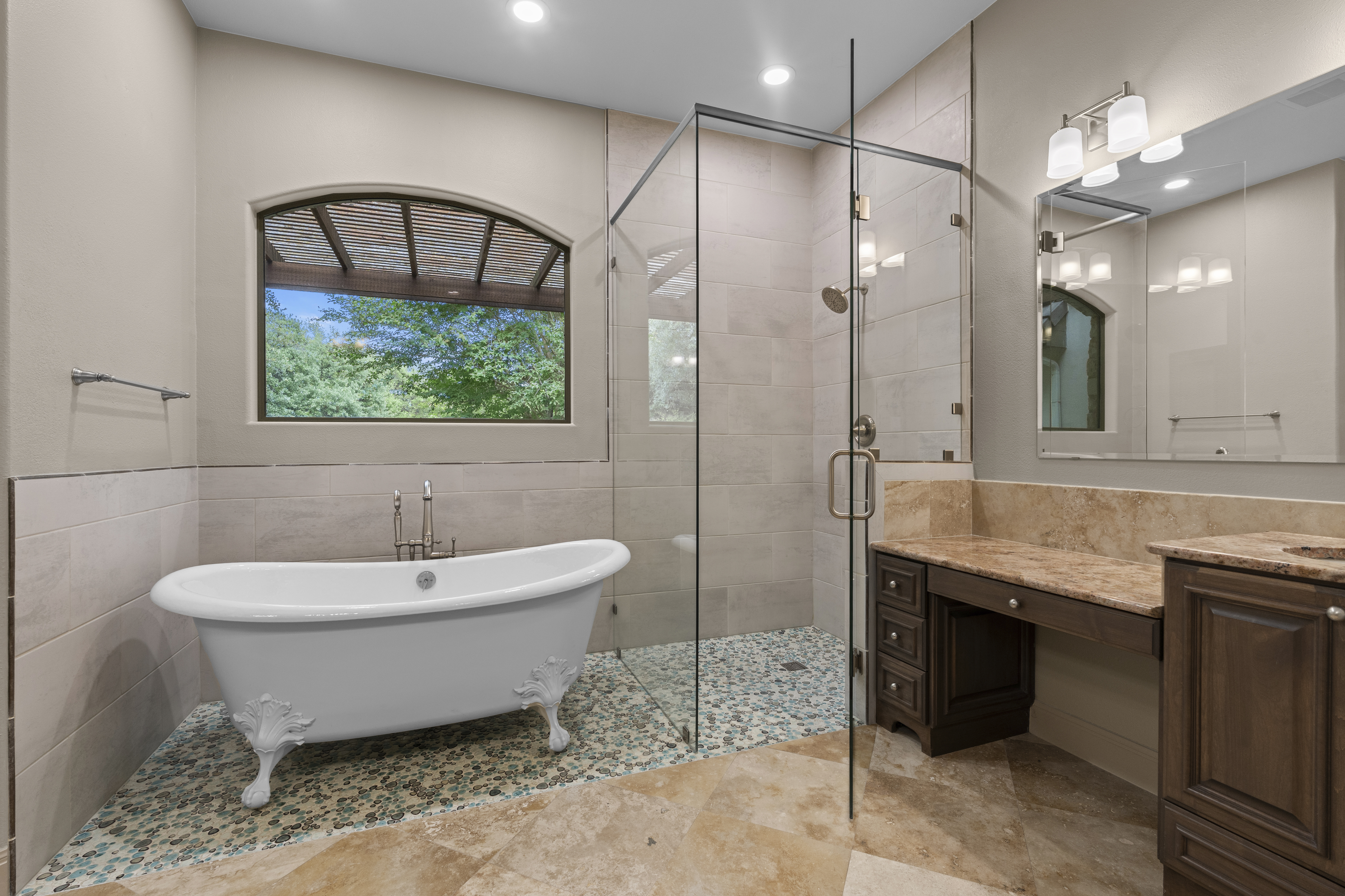  Stunning Single-Story Retreat on Greenbelt - 物件實景